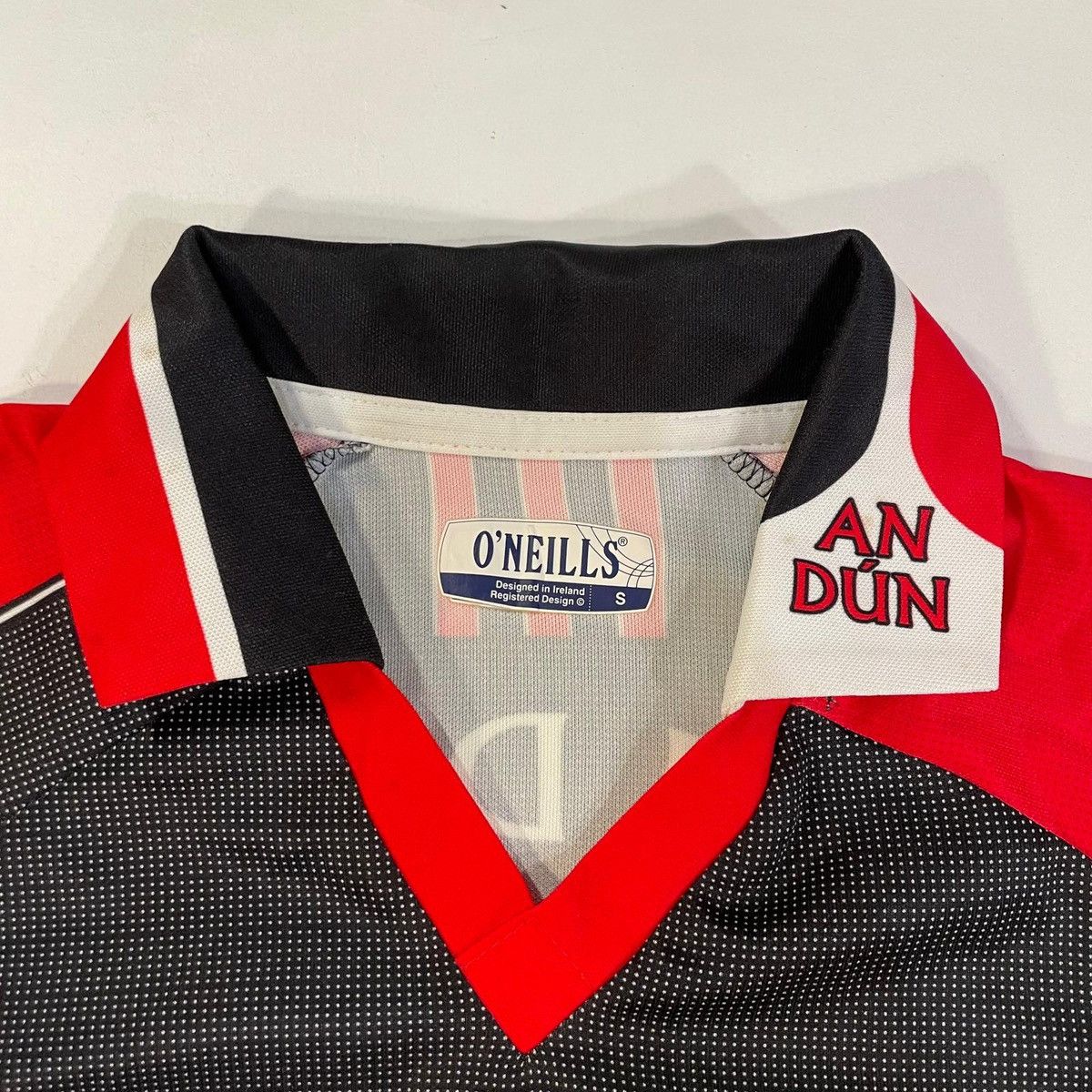 O'Neills Cork GAA An Dún jersey shirt tee red black o’neills vintage Size US S / EU 44-46 / 1 - 9 Thumbnail