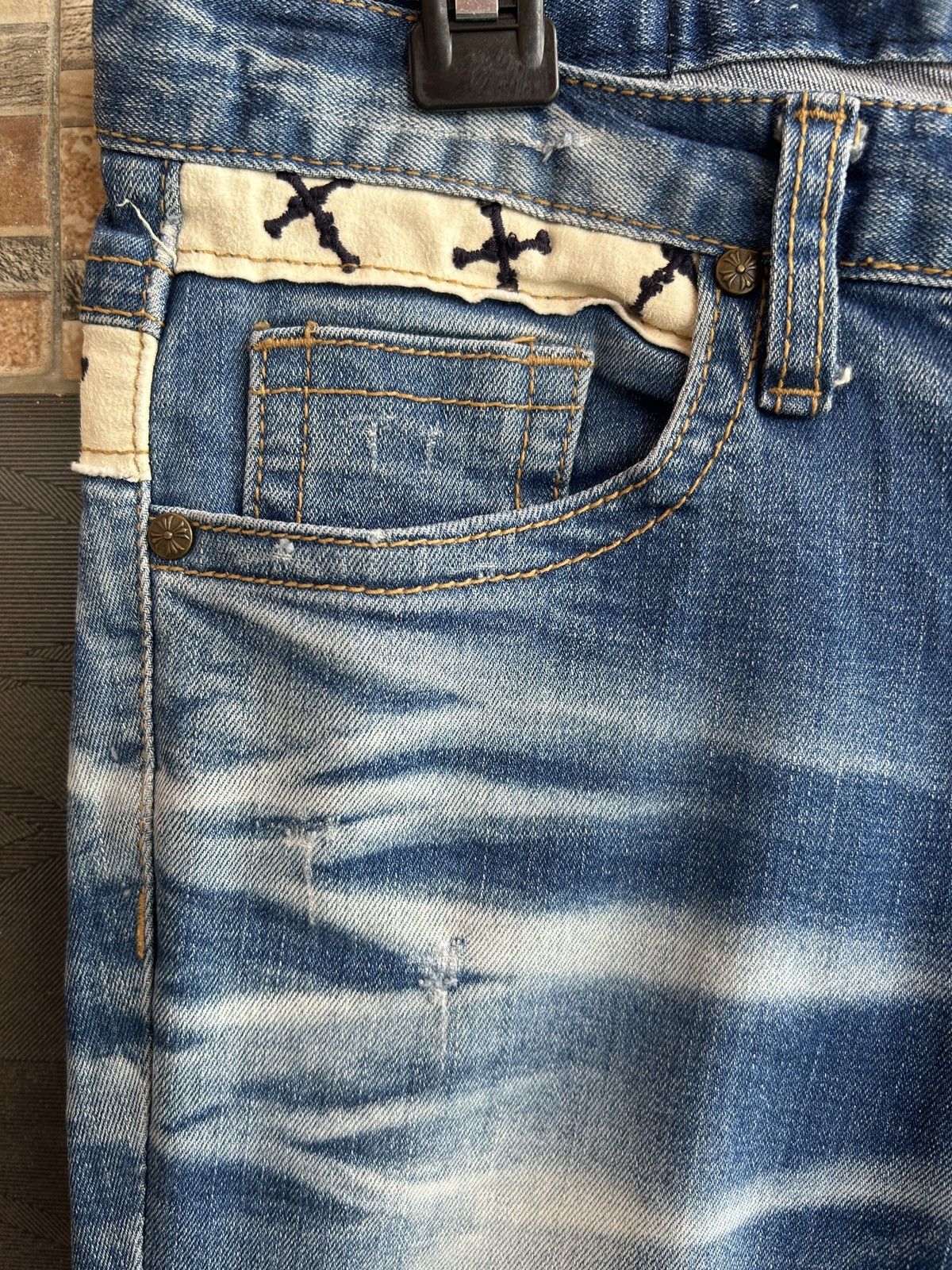 Japanese Brand Distressed Yoshitomo Nara X Lolita Cross Low Rise Jeans Size US 29 - 5 Thumbnail
