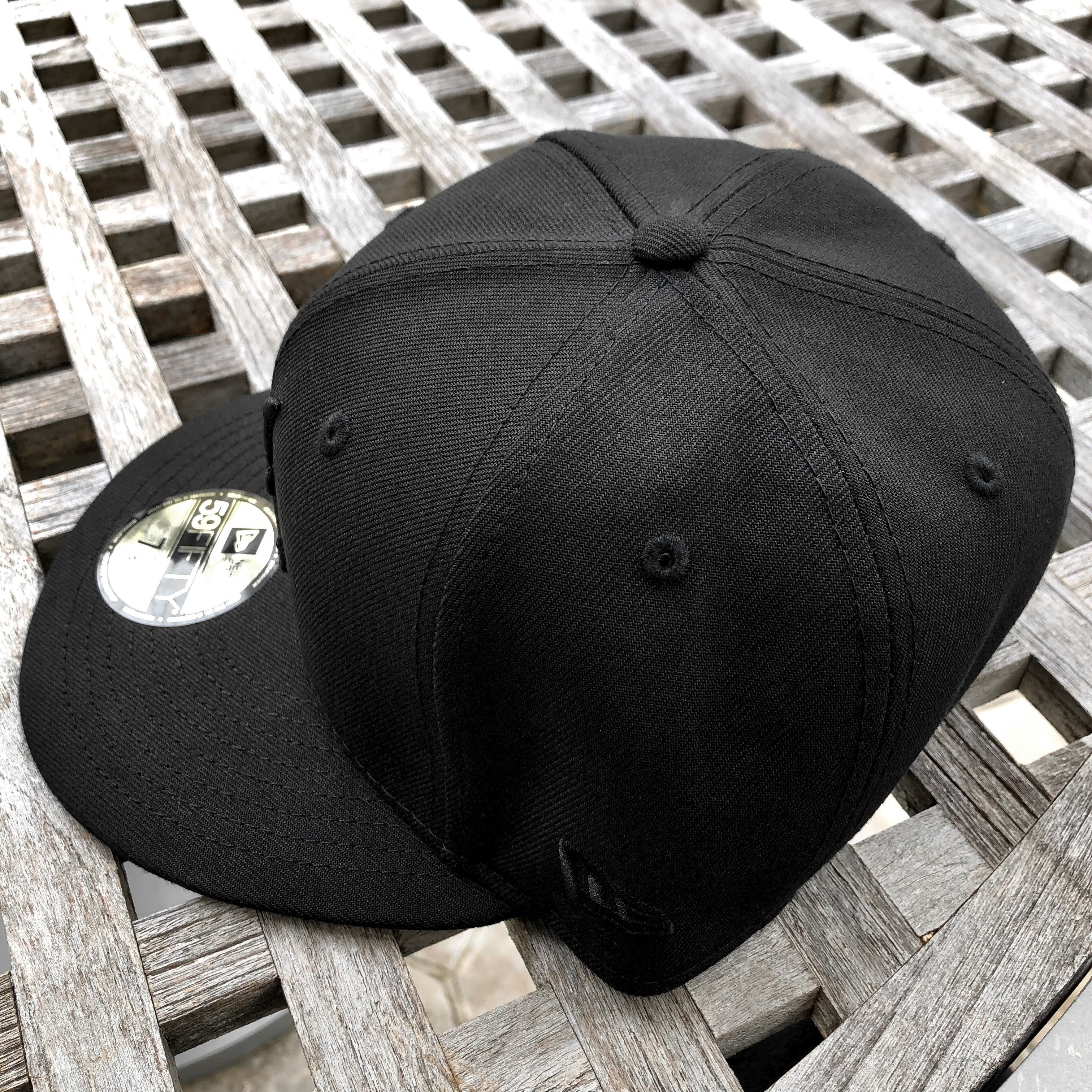New Era Atlanta Braves Decatur Script Blackout 59FIFTY Hat 7 1/8 Size ONE SIZE - 2 Thumbnail