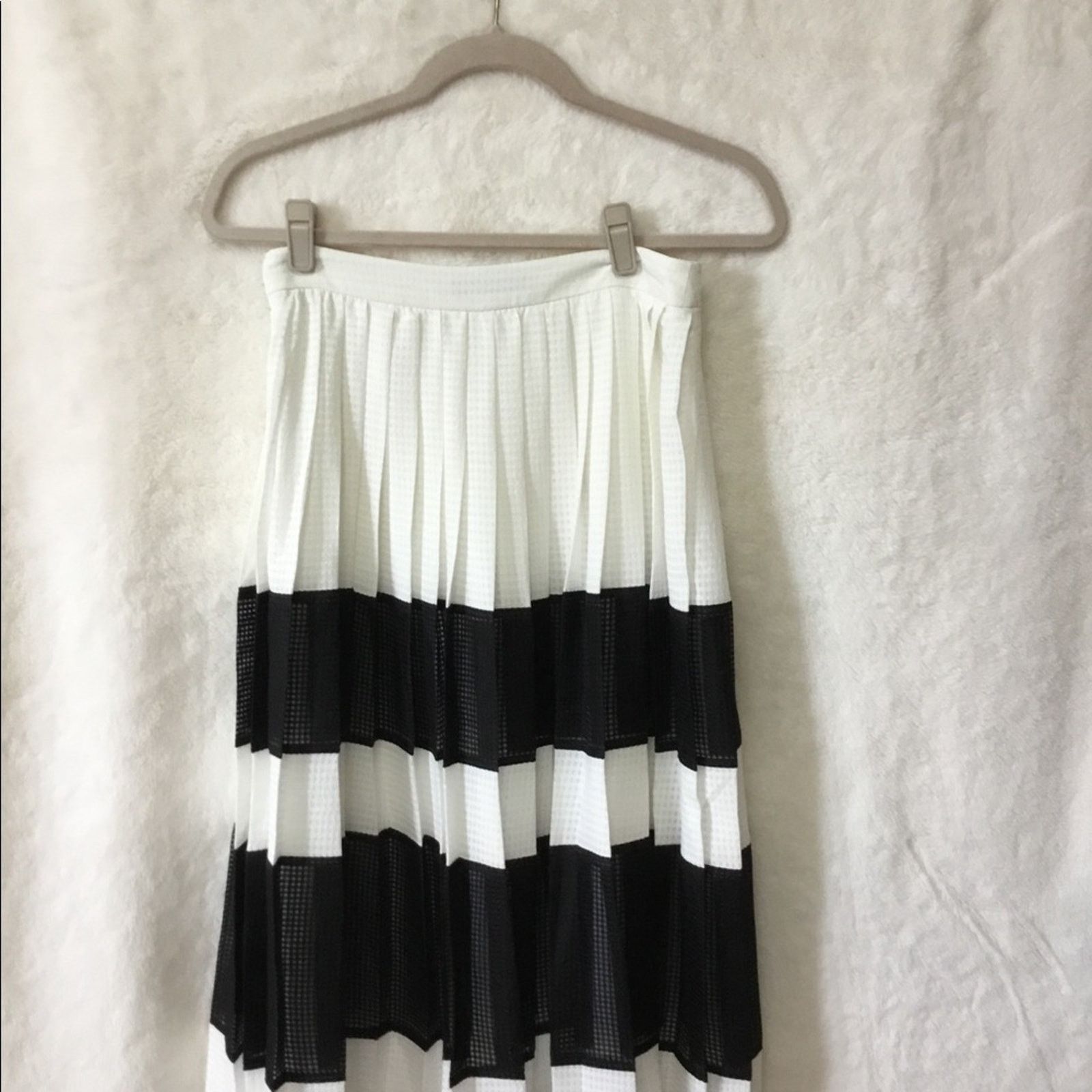 Banana Republic Banana Public White & Black Pleated Midi Skirt Size 28" / US 6 / IT 42 - 3 Thumbnail