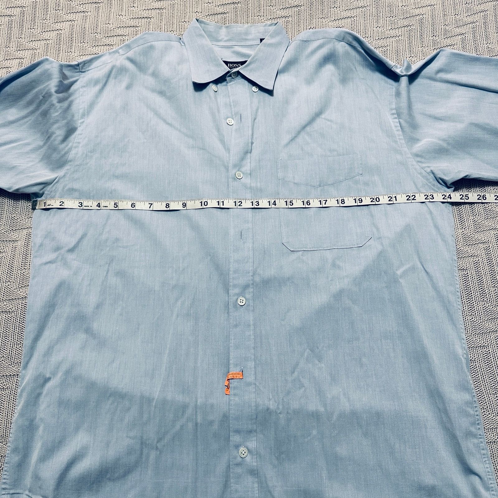 Hugo Boss Hugo Boss solid blue button down Size US L / EU 52-54 / 3 - 6 Thumbnail