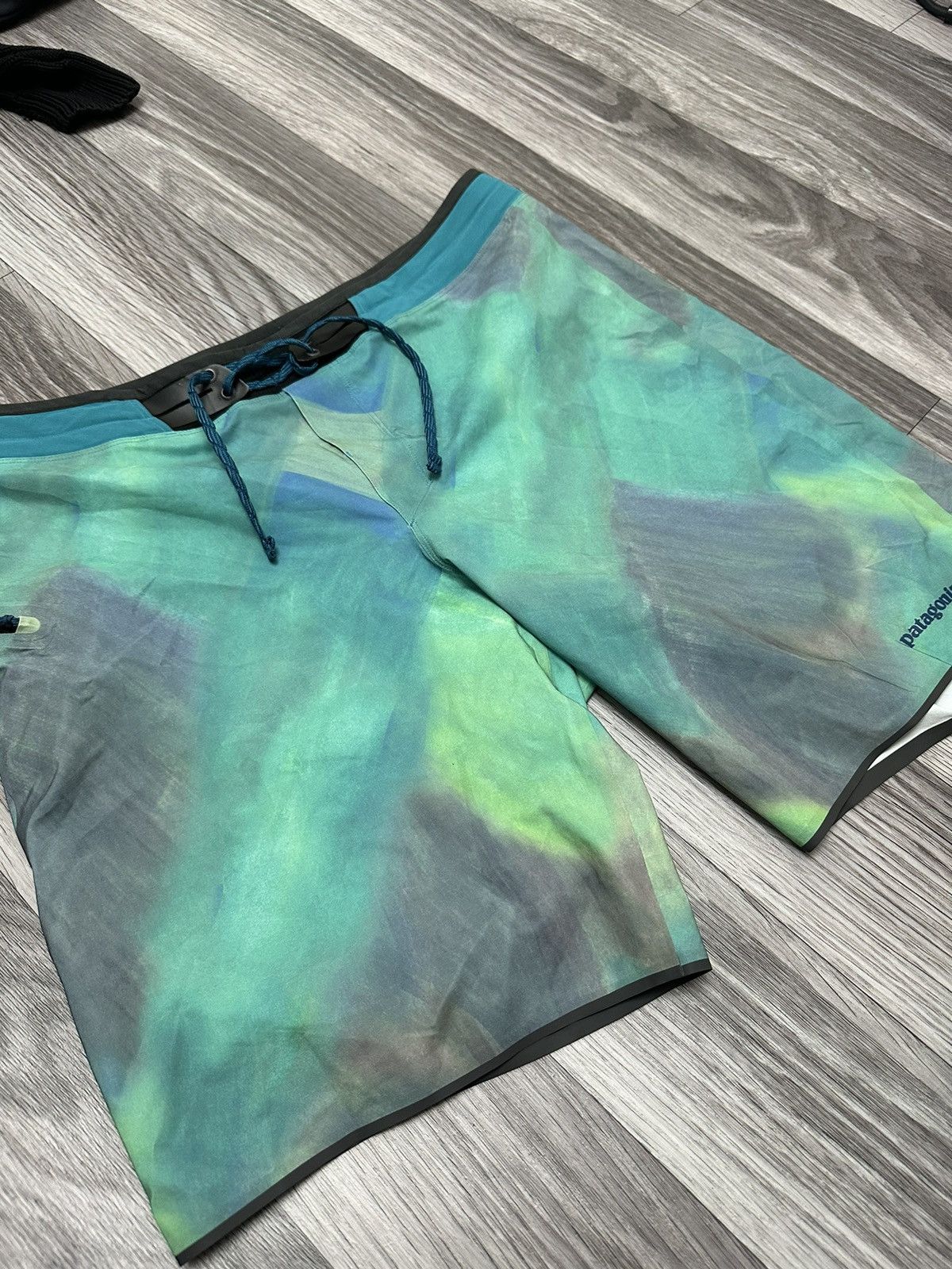 Patagonia × The Recycled Planet Patagonia hydro series boardshorts from recycled materials Size US 34 / EU 50 - 3 Thumbnail