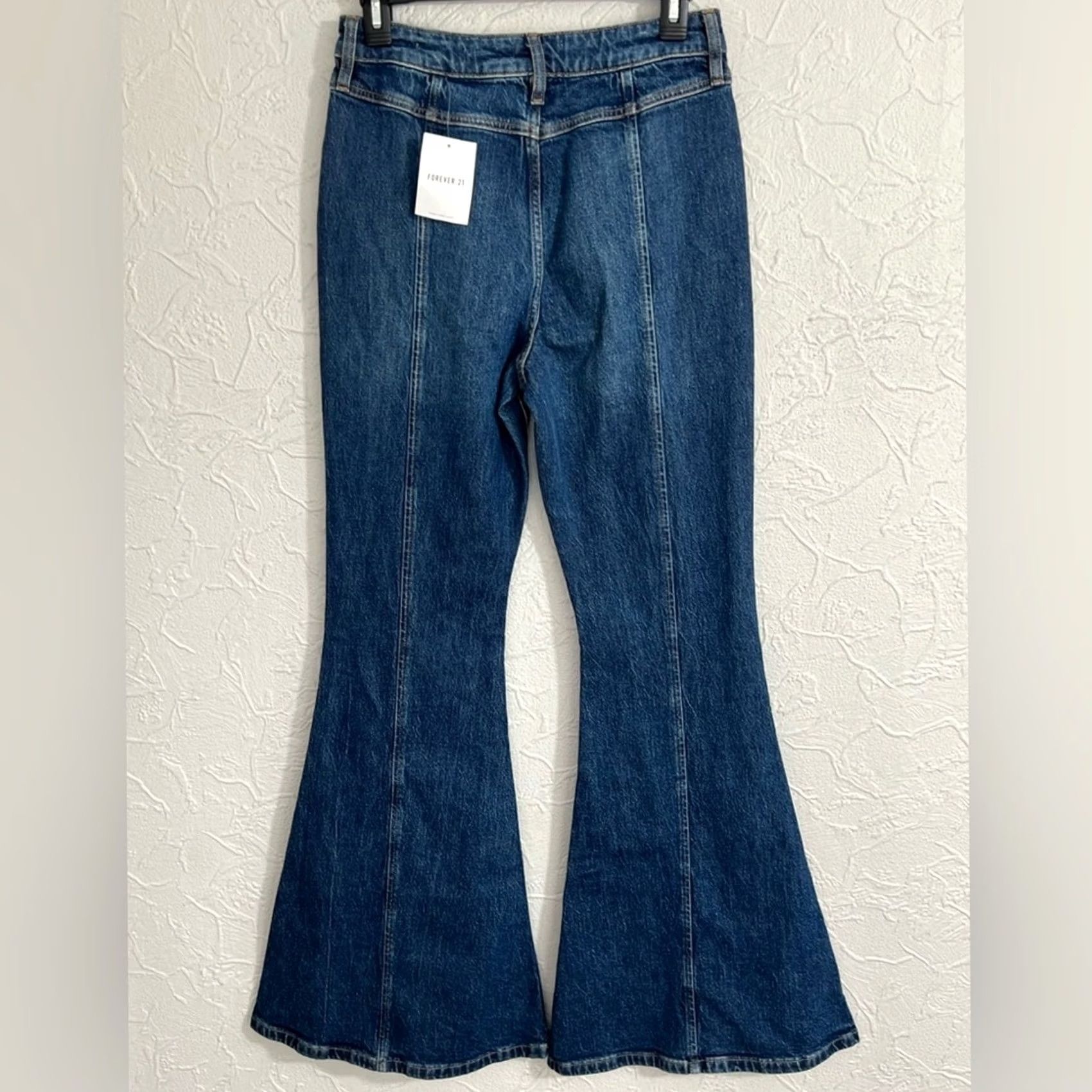 Forever 21 FOREVER 21 Women’s Premium Denim Dark Flare Jean Size 27x32 High Rise NWT Jeans Flared Blue Women’s 27 Regular Dark Blue NWT Size 27" / US 4 / IT 40 - 2 Thumbnail