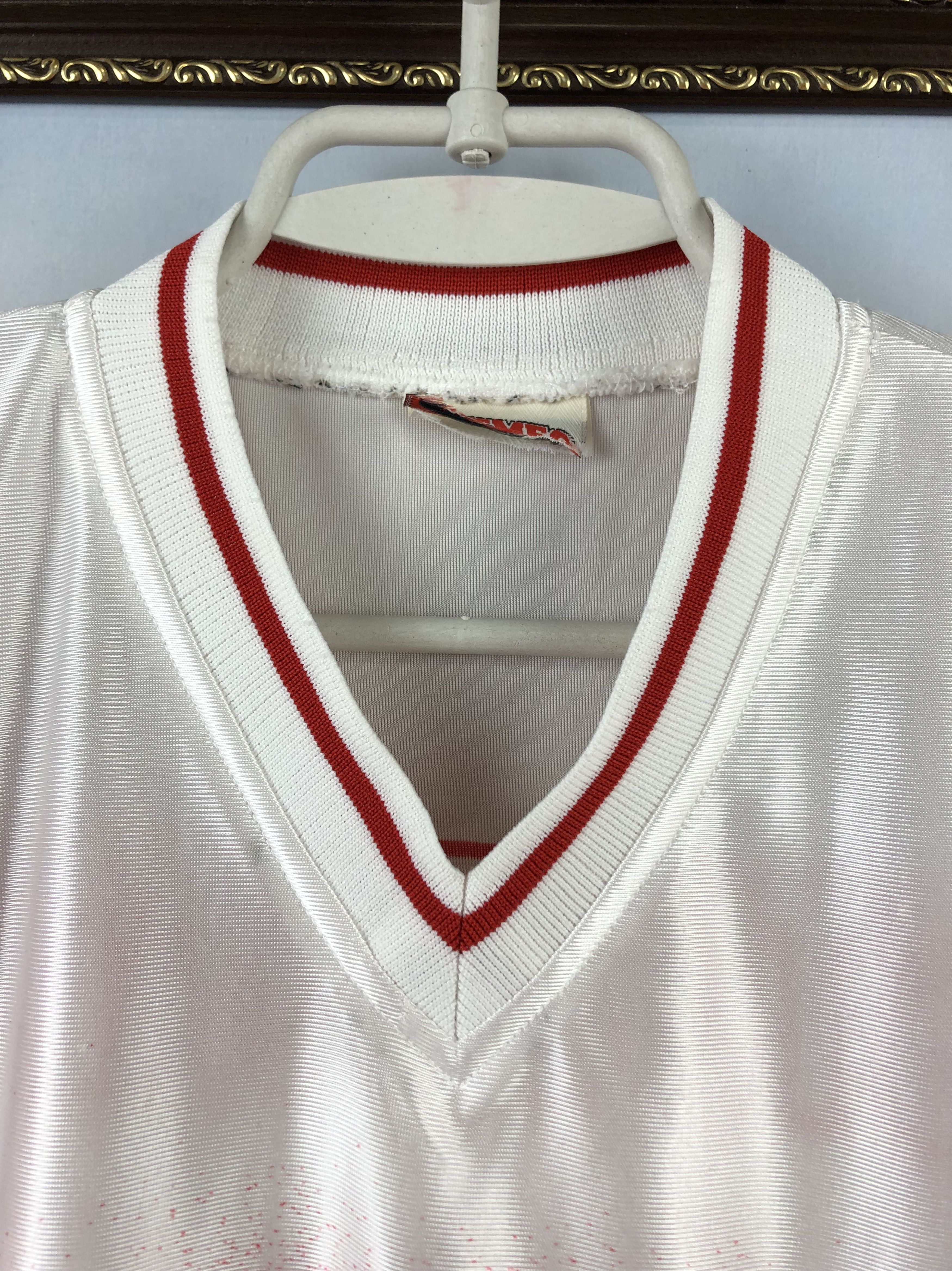 Vintage Vintage VfB Stuttgart Football Shirt Nutmeg Soccer Jersey Size US S / EU 44-46 / 1 - 9 Thumbnail