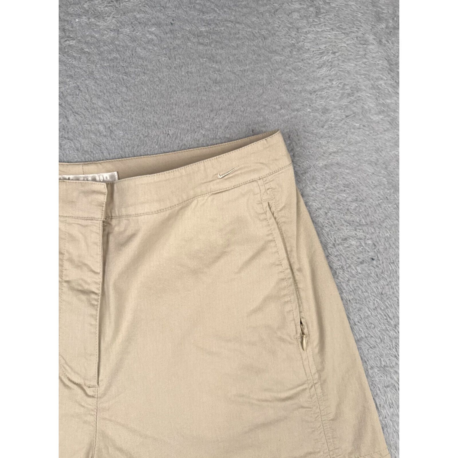 Nike Nike Golf Shorts Women 12 Beige Flat Front Pockes Poly Cotton 32x5 Chino Golf Womens Beig e 90s? Size 34" / US 12 / IT 48 - 5 Thumbnail