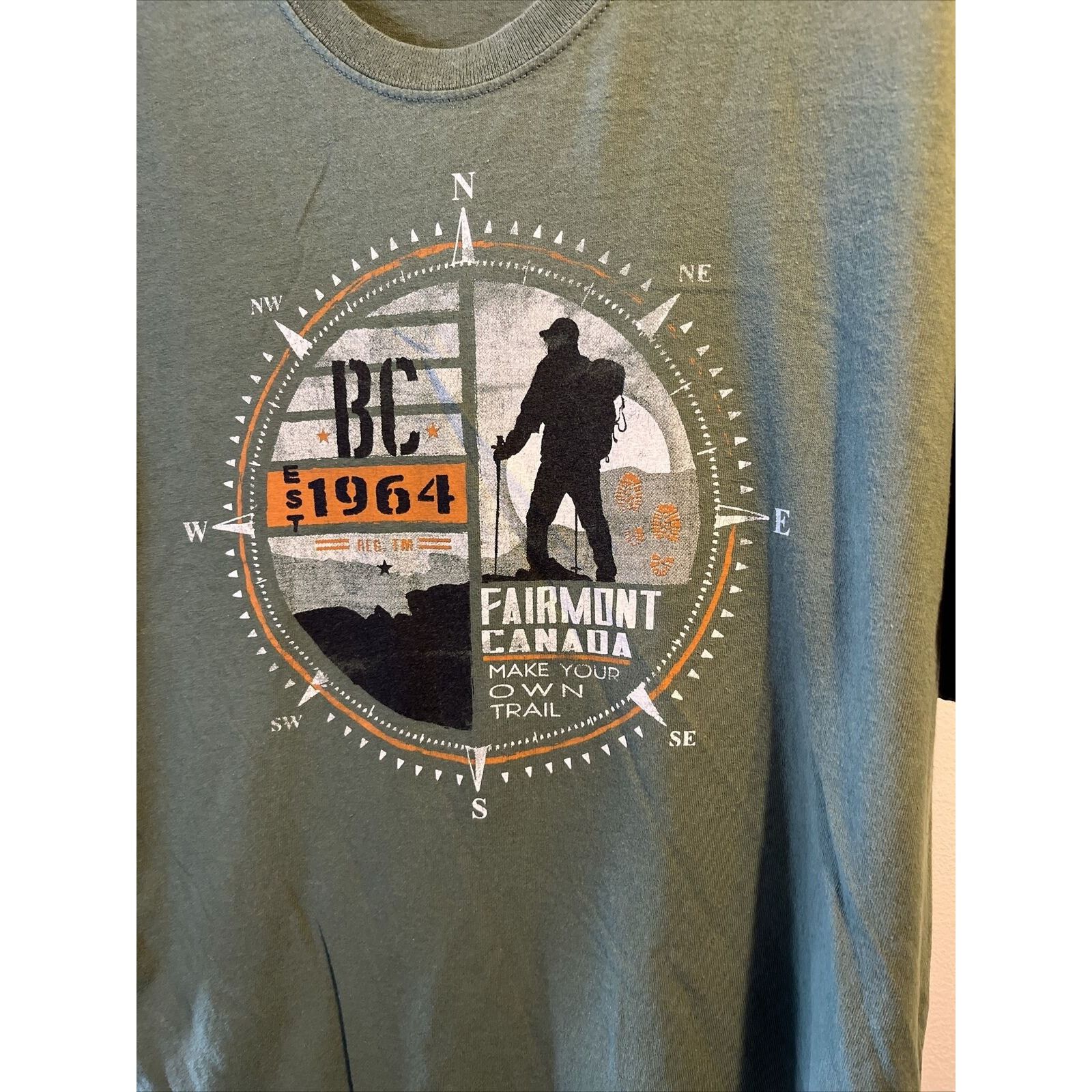 Gildan Gildan Men XL Olive Green Canada Short Sleeve Cotton T-Shirt Size US XL / EU 56 / 4 - 10 Thumbnail