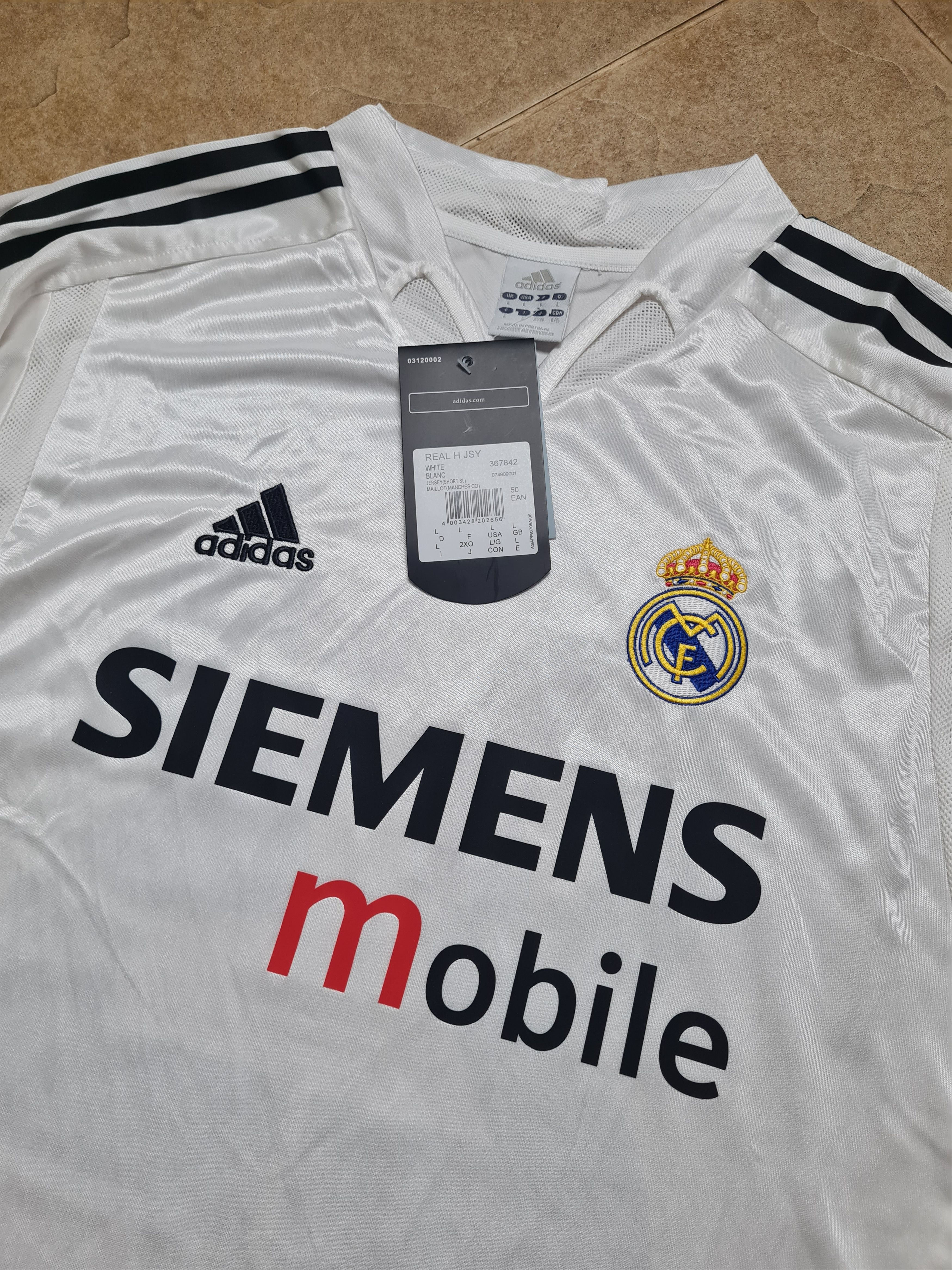 Adidas Real Madrid 2004/2005 David Beckham Football Adidas AJF001 Size US L / EU 52-54 / 3 - 14 Thumbnail
