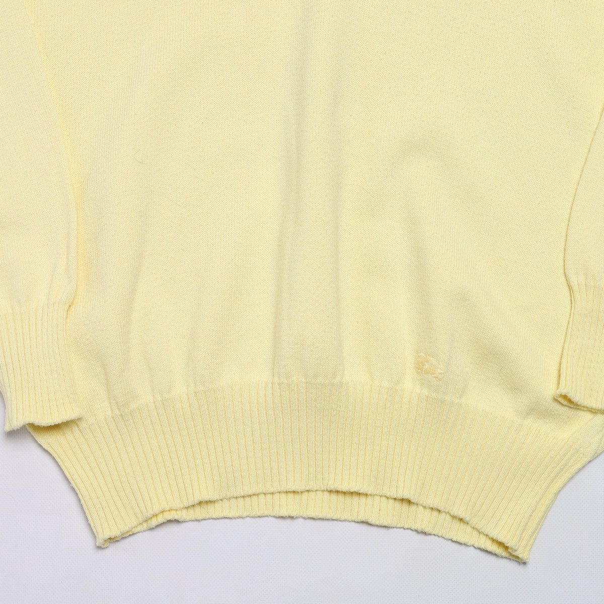 Burberry Burberrys Vintage Small Logo V-neck Sweater London Size US L / EU 52-54 / 3 - 2 Thumbnail