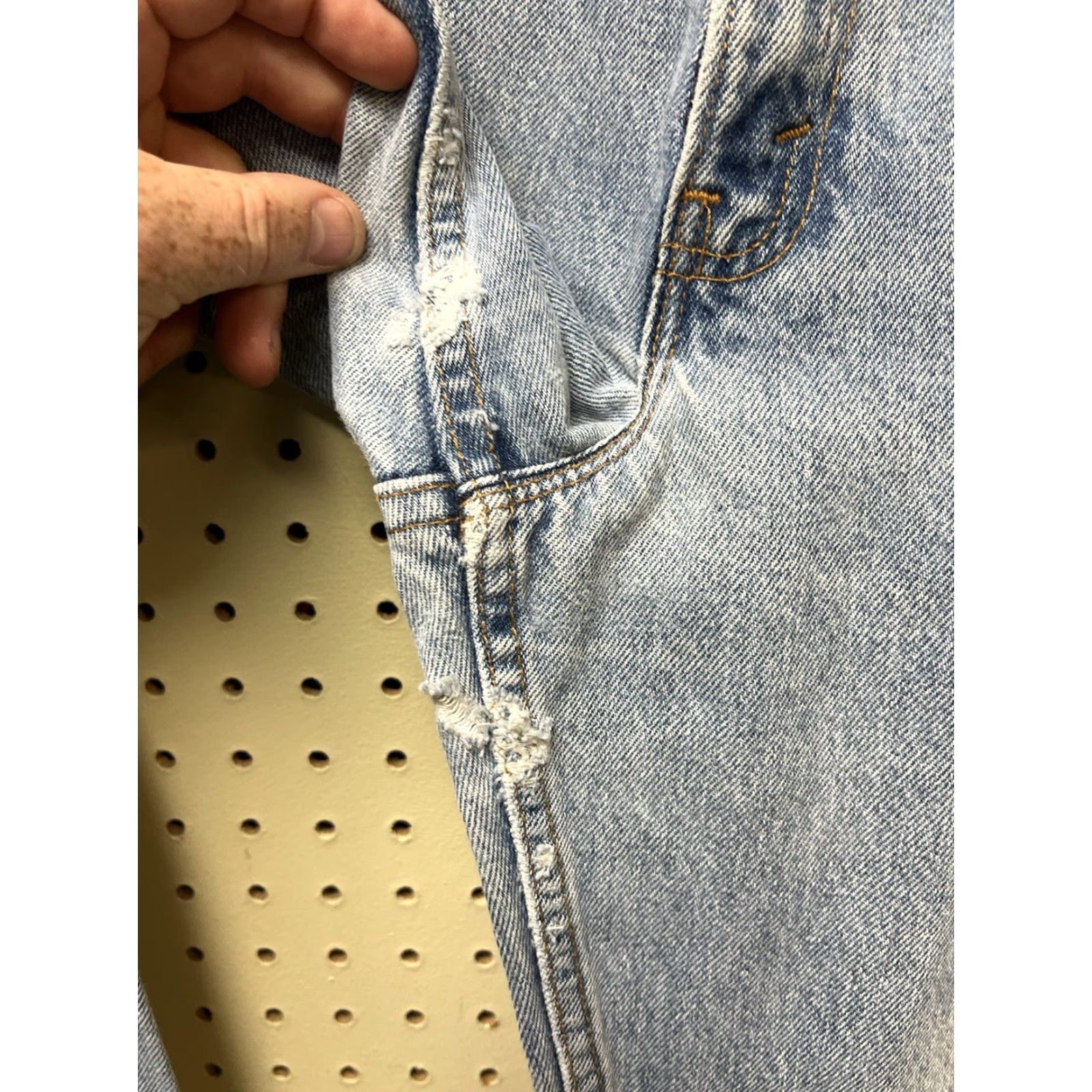 Levi's VINTAGE Levi's 550 Denim Jeans Tapered Distressed Women Sz 6 USA Made Jeans Size 28" / US 6 / IT 42 - 4 Thumbnail