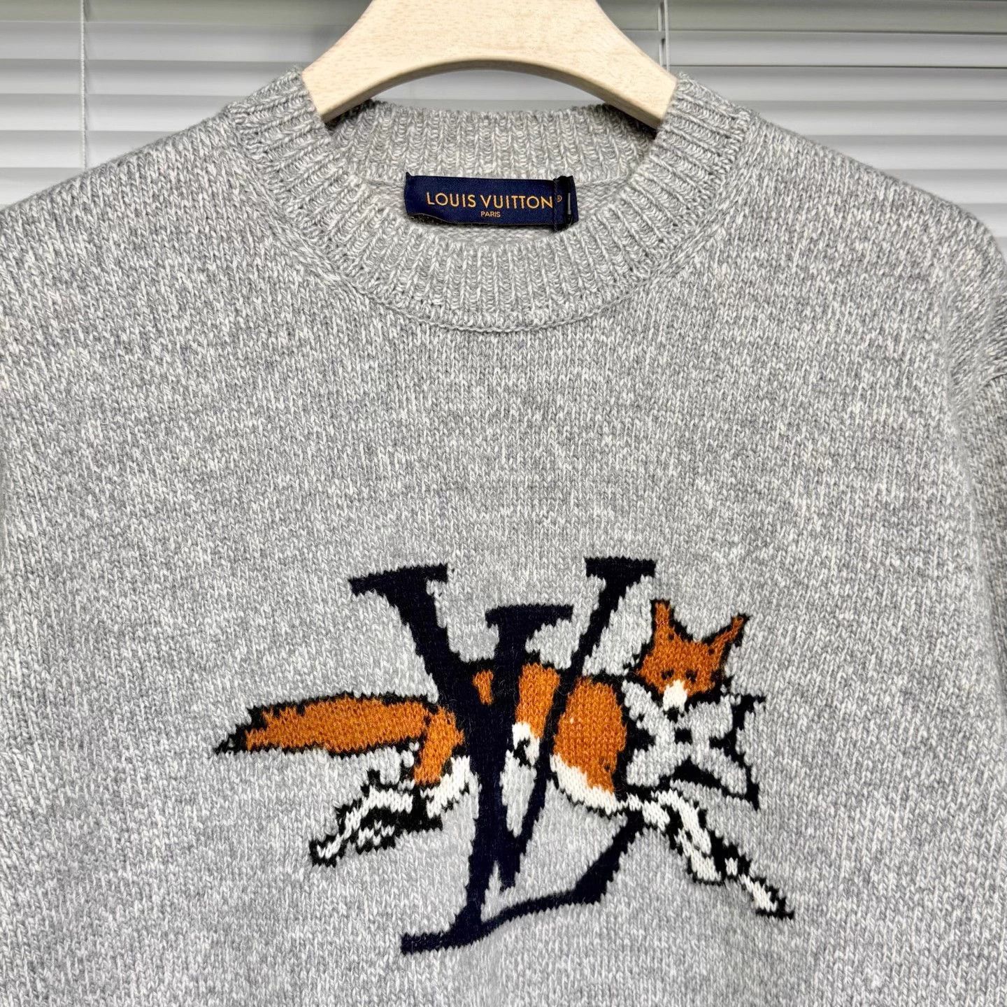Louis Vuitton LV Monogram Fox Wool Cashmere Sweater L Grey Size US L / EU 52-54 / 3 - 3 Thumbnail