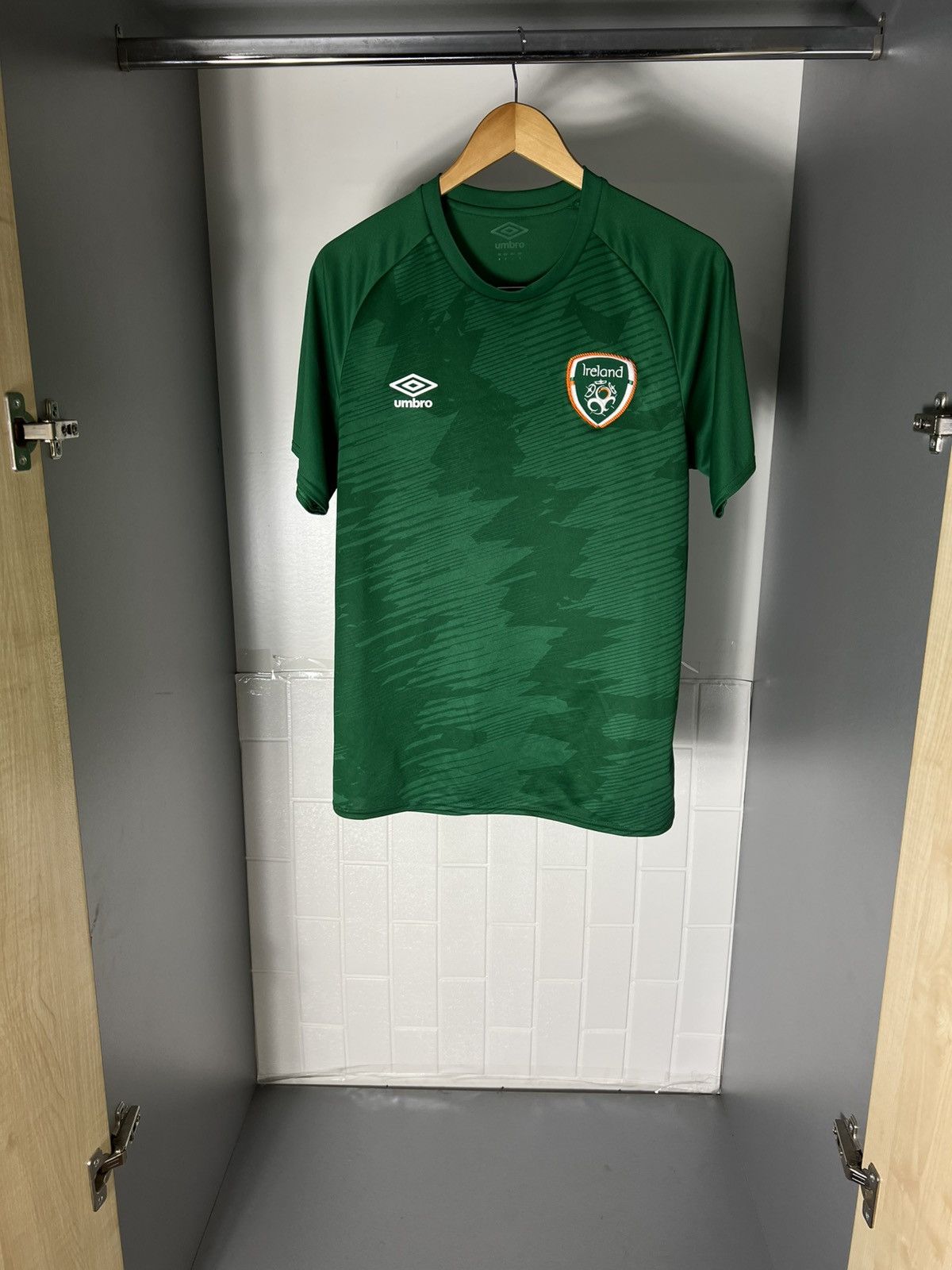 Umbro VINTAGE UMBRO IRELAND SOCCER JERSEY RETRO BLOKECORE Y2K 90s Size US M / EU 48-50 / 2 - 1 Thumbnail