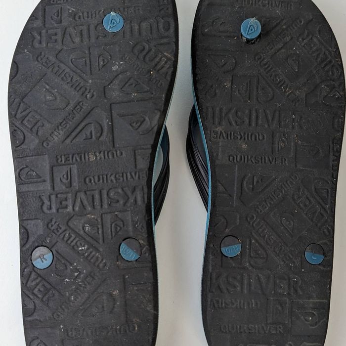 quiksilver flip flops