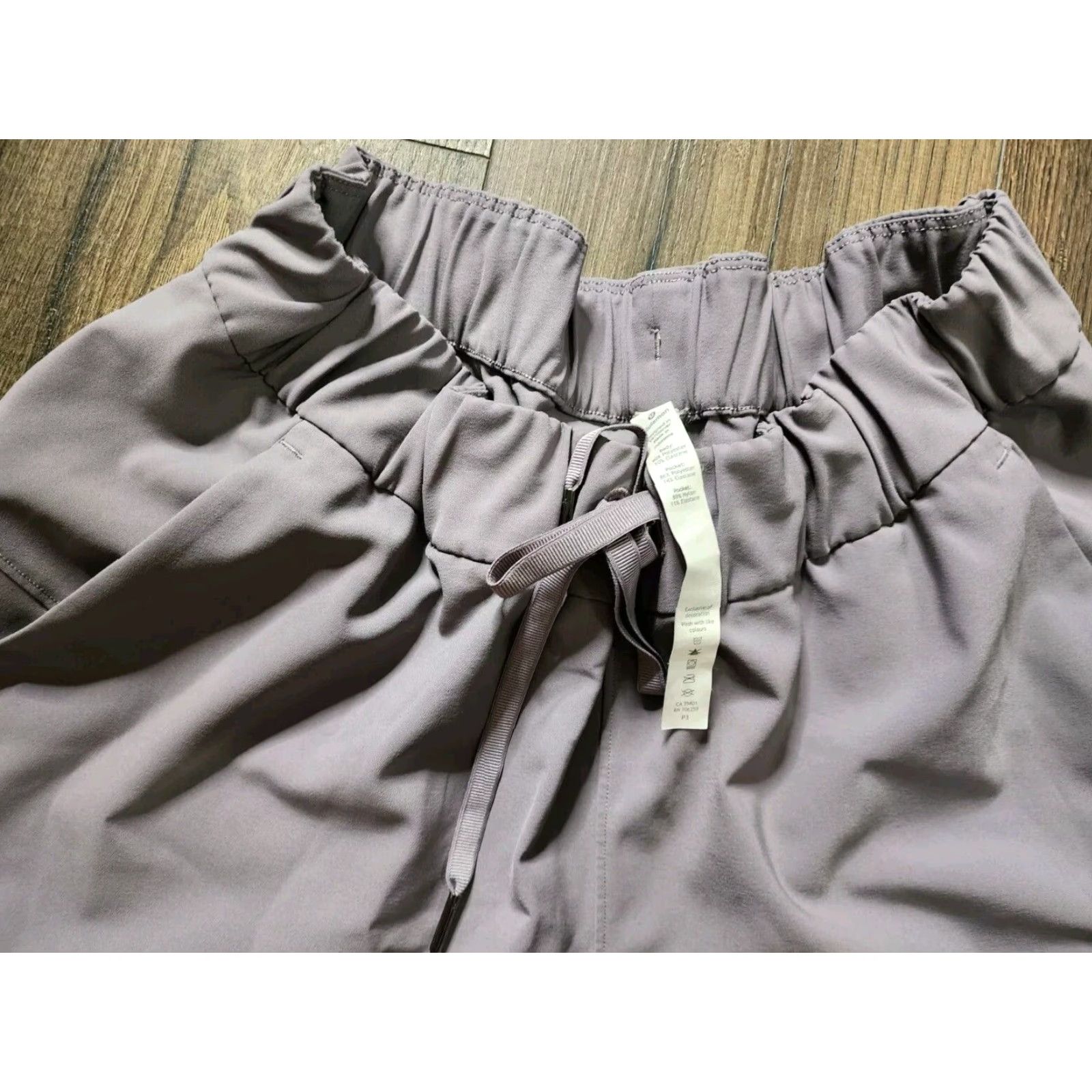 Lululemon Lululemon Women's Athletic Shorts Gray On The Fly 12 Drawstring Waist Yoga Gym Size 34" / US 12 / IT 48 - 3 Thumbnail