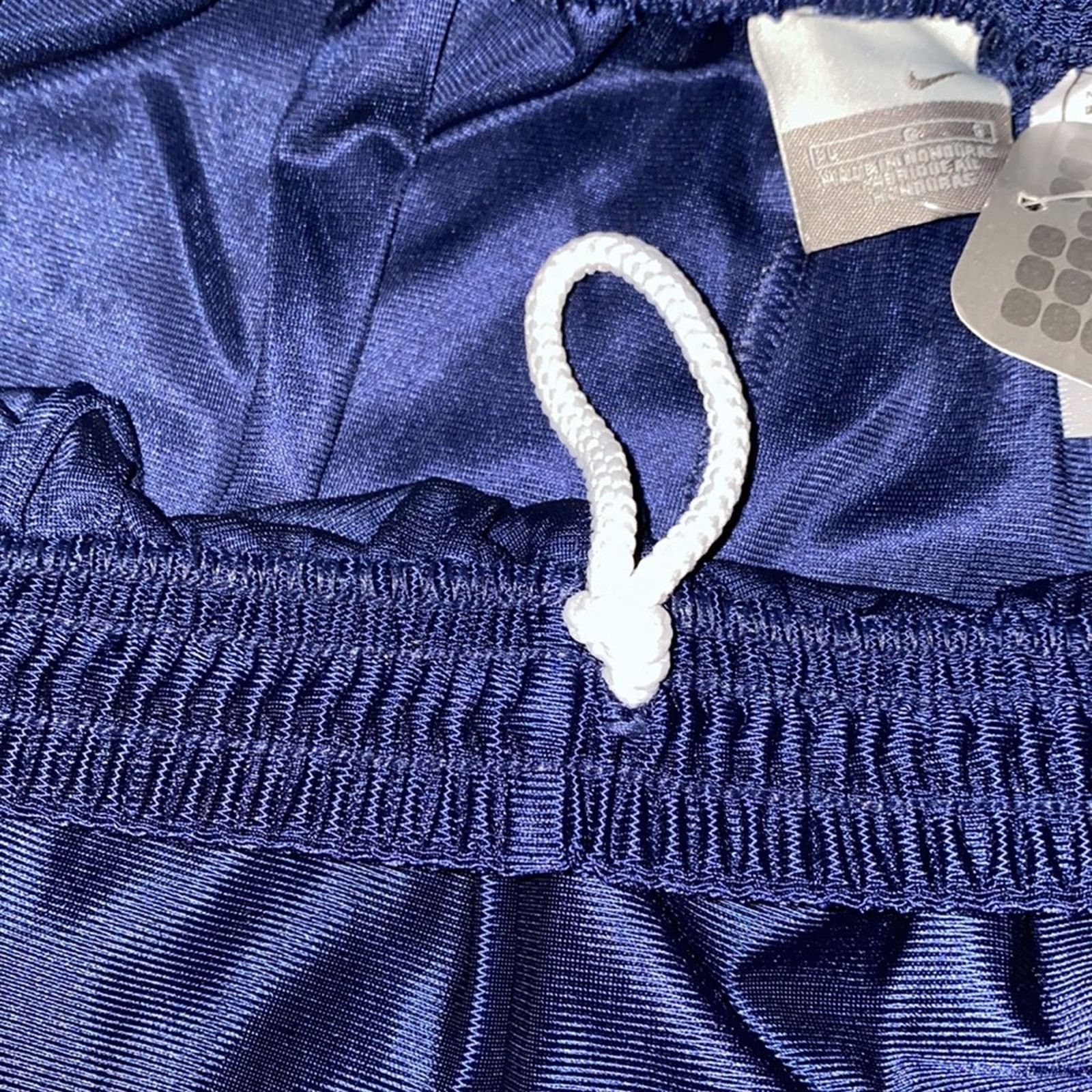 Nike 2002 Nike solo swoosh shorts Size US 28 / EU 44 - 2 Thumbnail