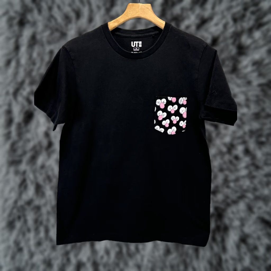 Uniqlo VINTAGE Uniqlo X Kaws Tshirt Mens S Black BFF Pocket Short Sleeve Crew Neck Size US S / EU 44-46 / 1 - 1 Thumbnail