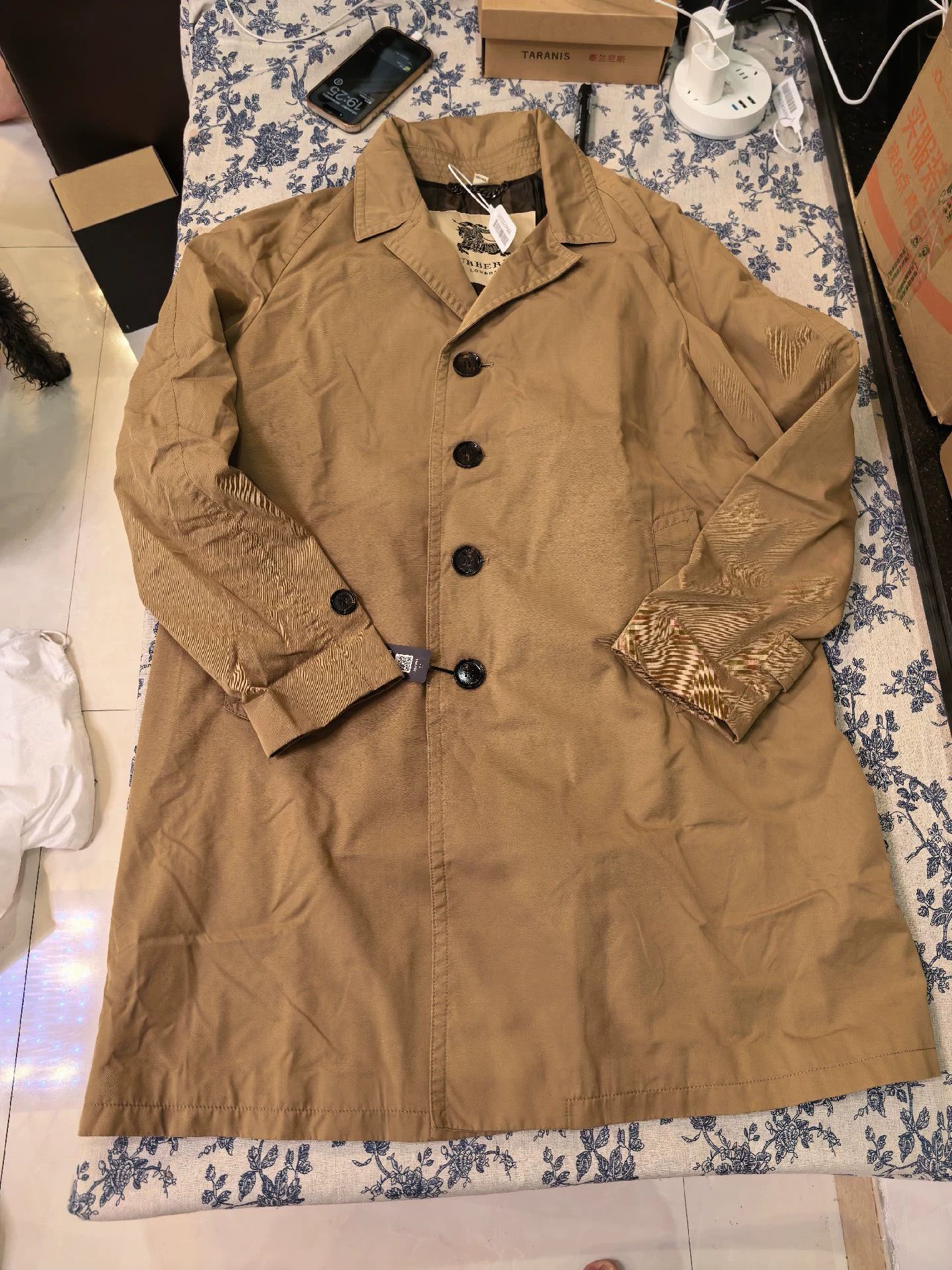 Burberry Burberry Men's Khaki Trench Coat Size 50 Size US M / EU 48-50 / 2 - 1 Thumbnail