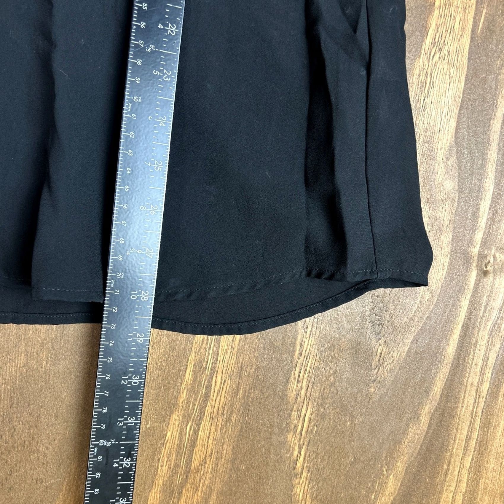 Banana Republic Banana Republic Womens Blouse Black V Neck Sleeveless Button Down Medium Size M / US 6-8 / IT 42-44 - 7 Thumbnail