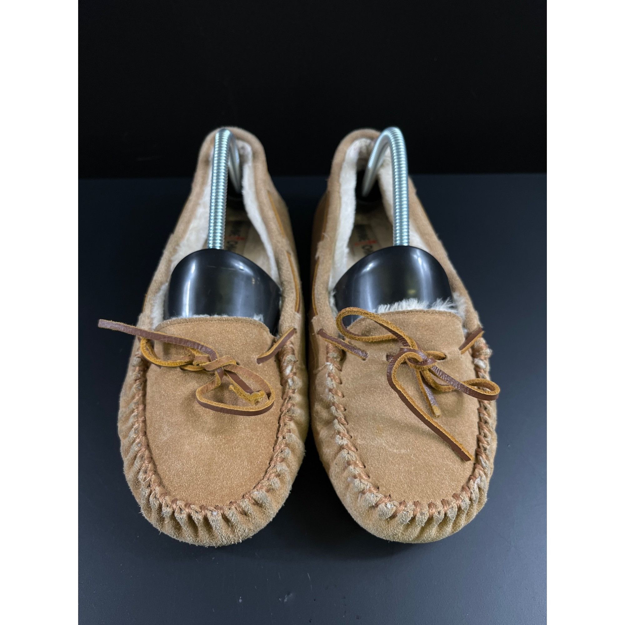 Minnetonka Minnetonka SKU 7672 Womens Moccasins Sheepskin Lined Slip On Size US 10 / IT 40 - 1 Thumbnail
