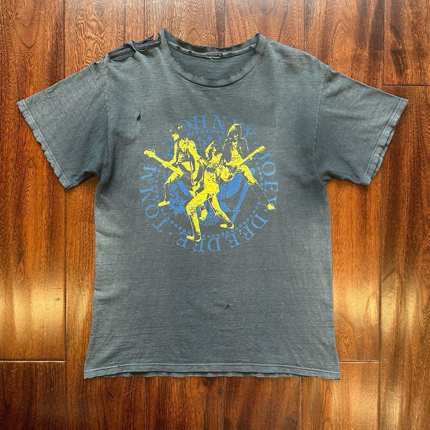 Vintage Vintage Ramones Faded 90s Tee Size US M / EU 48-50 / 2 - 1 Thumbnail