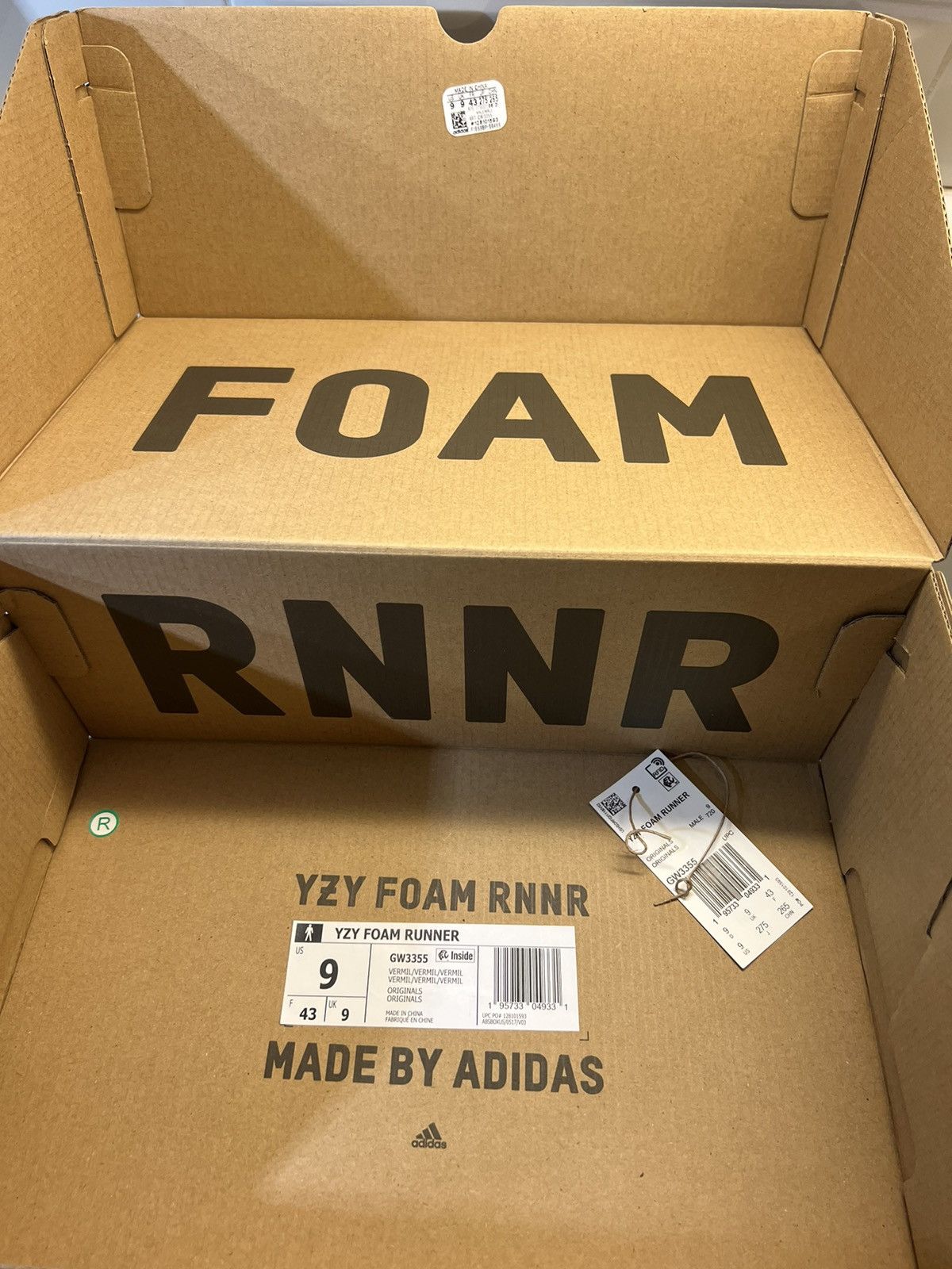 Adidas × Kanye West Yeezy RNNR Vermillion - used Size US 9 / EU 42 - 7 Thumbnail