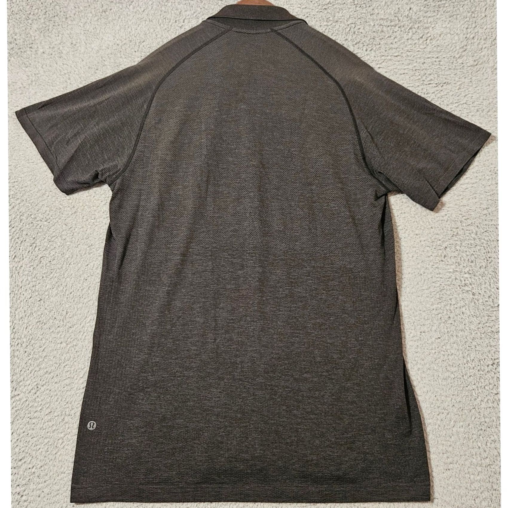 Lululemon Lululemon Black Short Sleeve Solid Metal Tech Polo Shirt Mens L Size US L / EU 52-54 / 3 - 3 Thumbnail