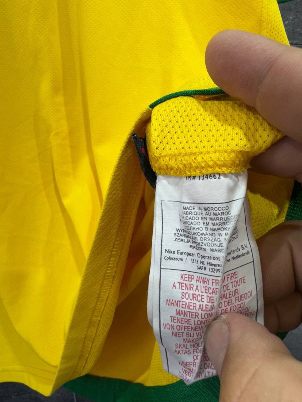 Vintage Brazil Home football shirt 2006 Soccer Nike Soccer Jersey Size US M / EU 48-50 / 2 - 9 Thumbnail