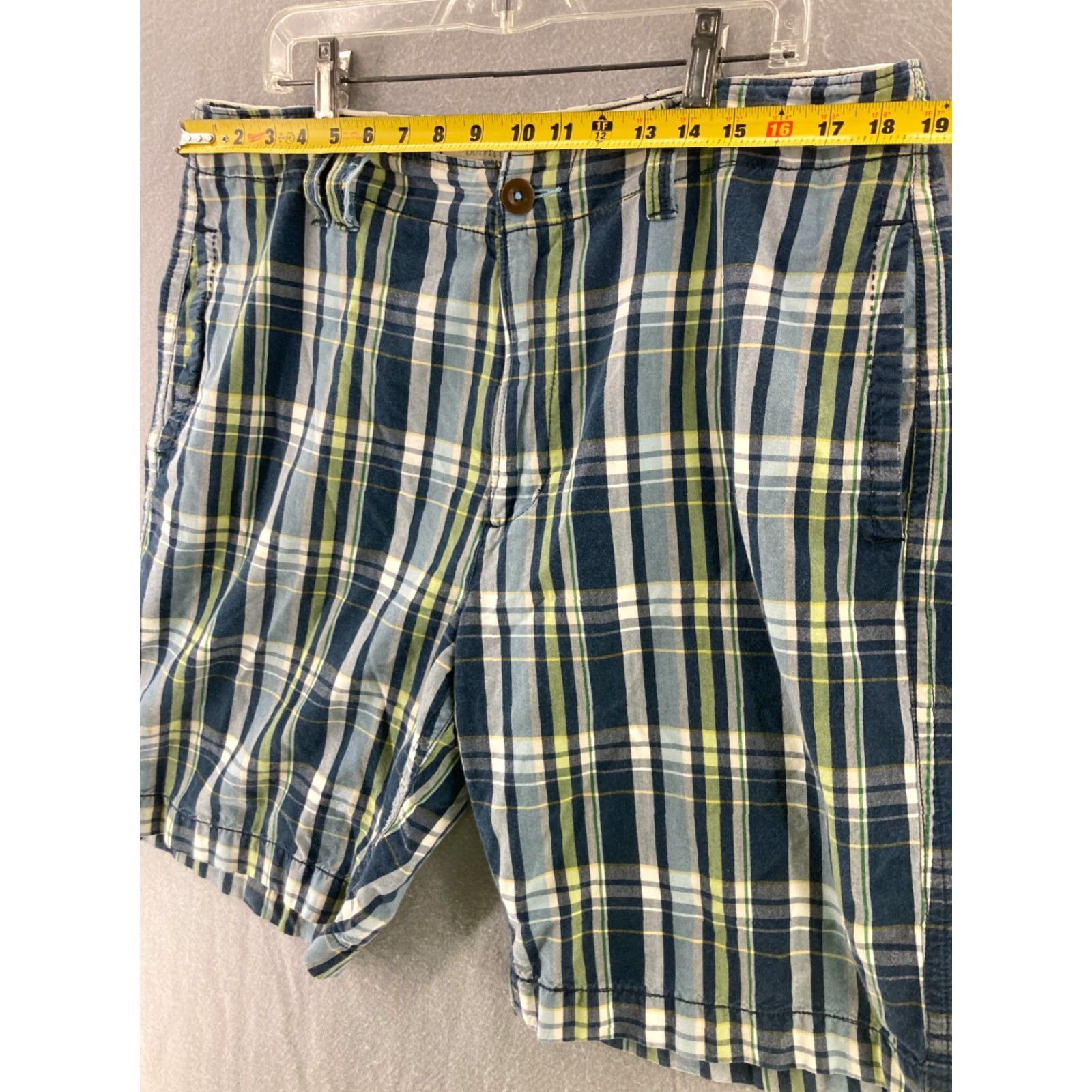 American Eagle Outfitters American Eagle Outfitters Bermuda Shorts Mens 36 Bermuda Plaid Multicolor Cotton Blend Flat Front Casual Bermuda 36 Mens Size US 36 / EU 52 - 2 Thumbnail