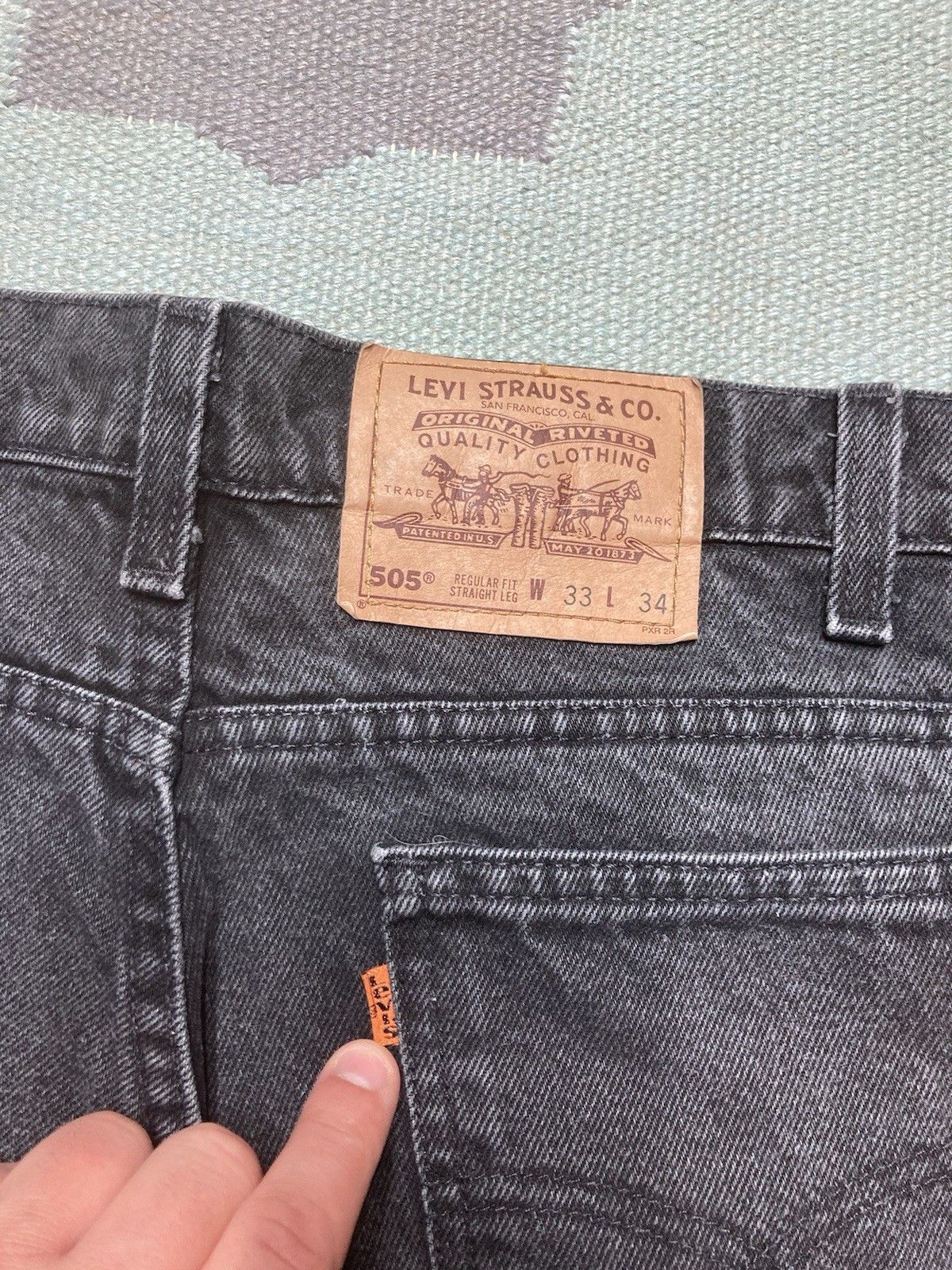 Vintage Levi’s 505 jeans orange tab black denim straight USA 33x33 Size US 33 - 4 Thumbnail