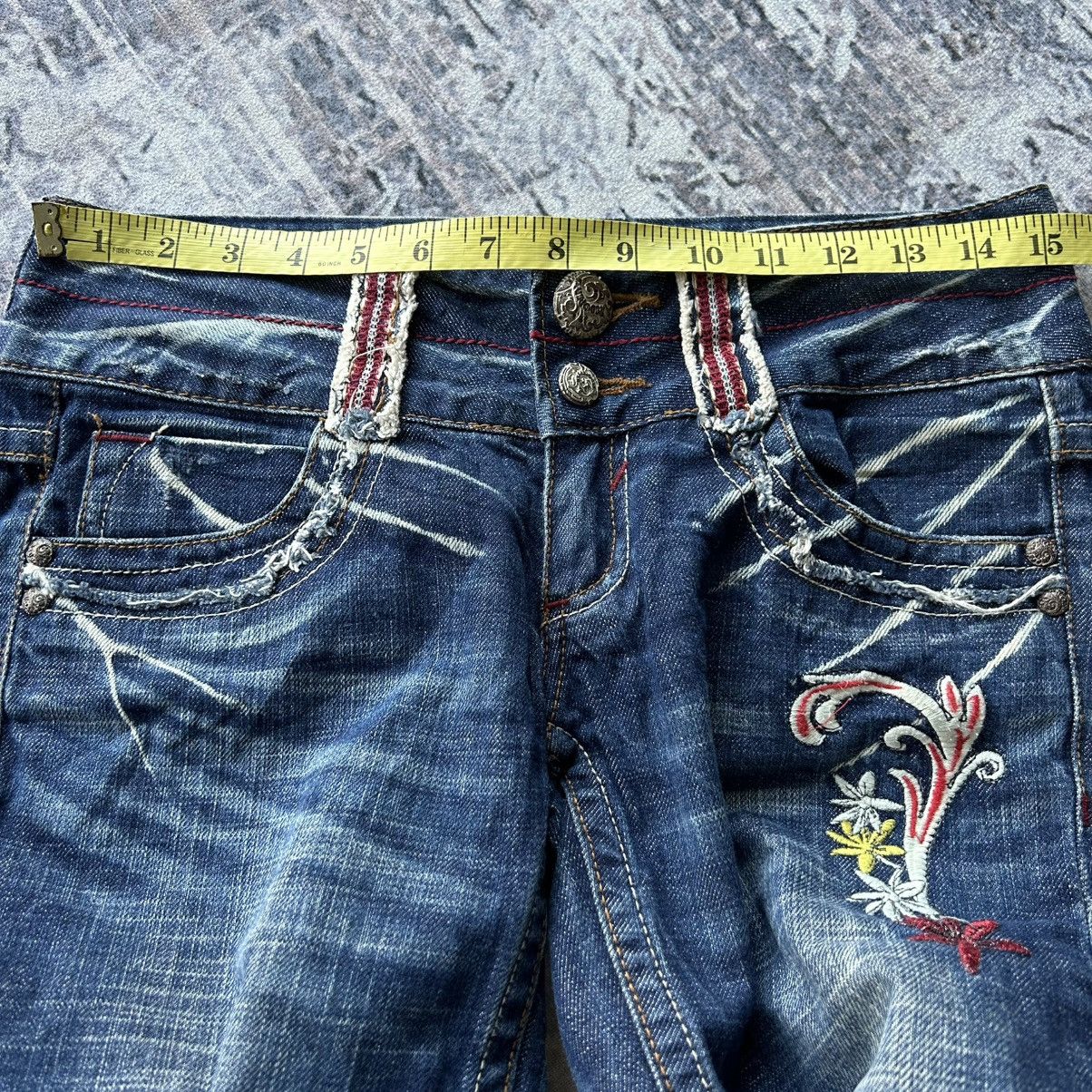 Ed Hardy Red Pepper Flower Bootcut Jeans Size 30" / US 8 / IT 44 - 15 Thumbnail