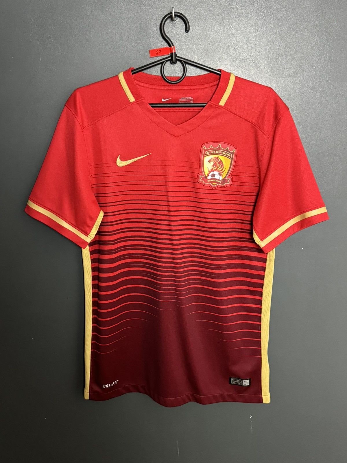 Nike Guangzhou Evergrande 16/17 Home Football Soccer Jersey Shirt Size US S / EU 44-46 / 1 - 1 Thumbnail
