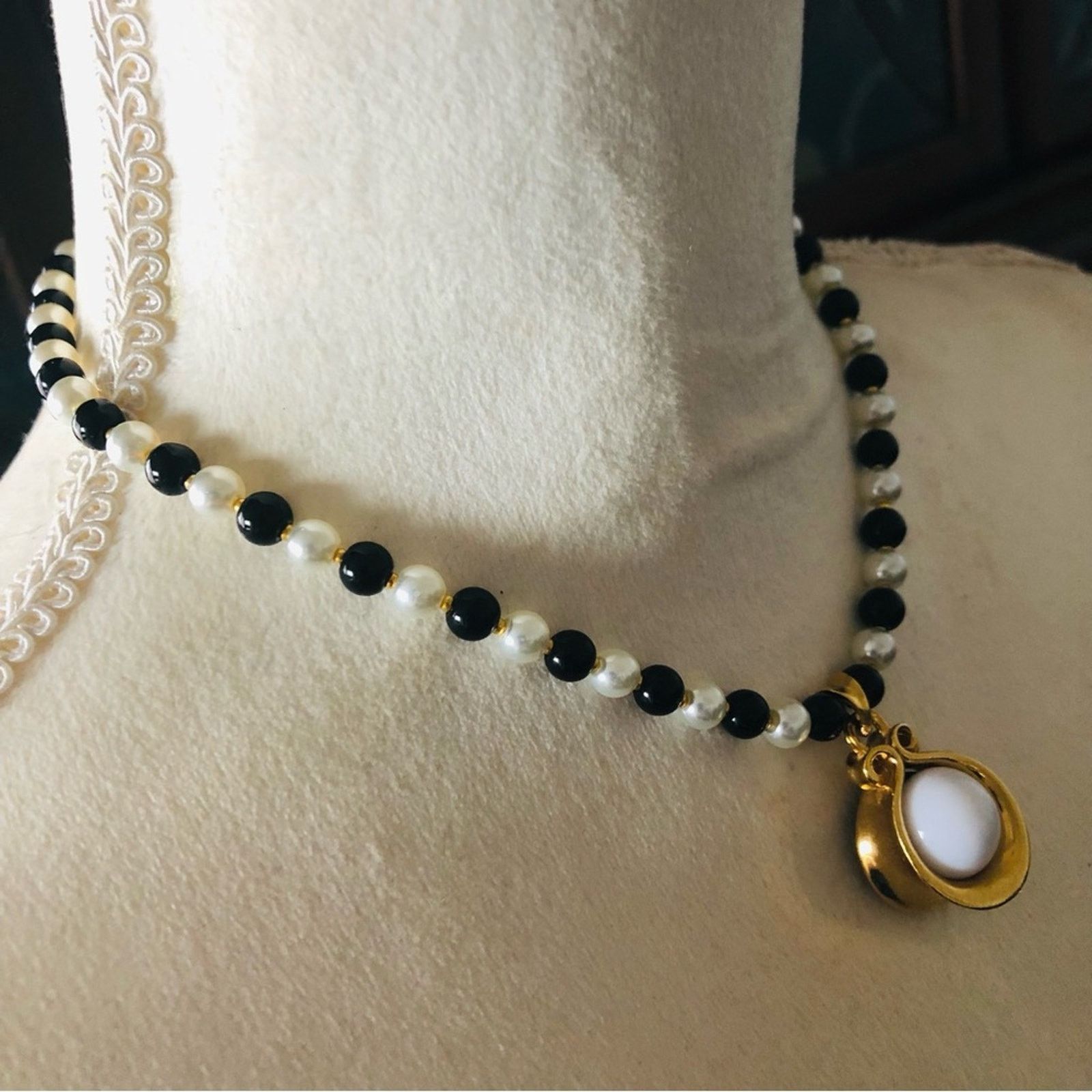 Handmade Handcrafted repurpose framed pearl pendant necklace Size ONE SIZE - 5 Thumbnail