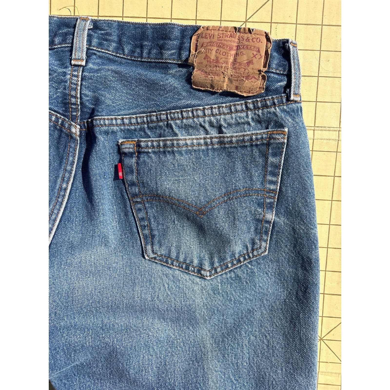 Levi's Vintage 86 Levi’s 1501 0117 R tag Jeans 36x38 (34x36) Size US 34 / EU 50 - 3 Thumbnail