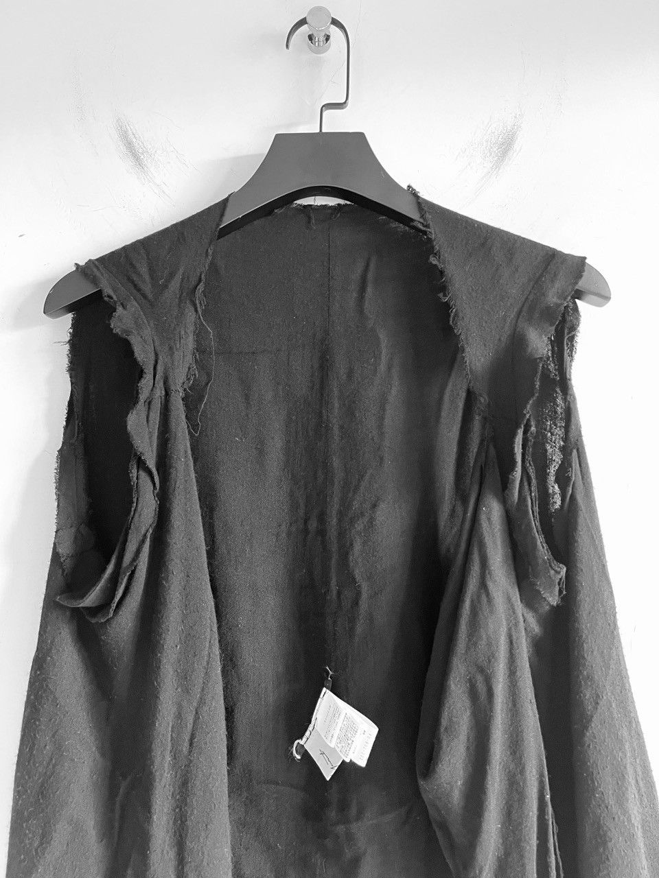 Yohji Yamamoto Yohji Yamamoto Femme - Raw Edge Sleeveless Blouse Top Black Size XS / US 0-2 / IT 36-38 - 7 Thumbnail