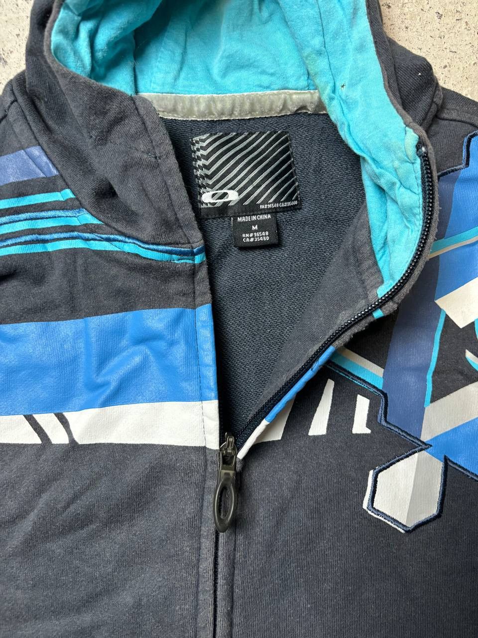 Oakley × Vintage Vintage Y2K Oakley Assemetrical Print Logo Faded Zip Hoodie Size US M / EU 48-50 / 2 - 3 Thumbnail
