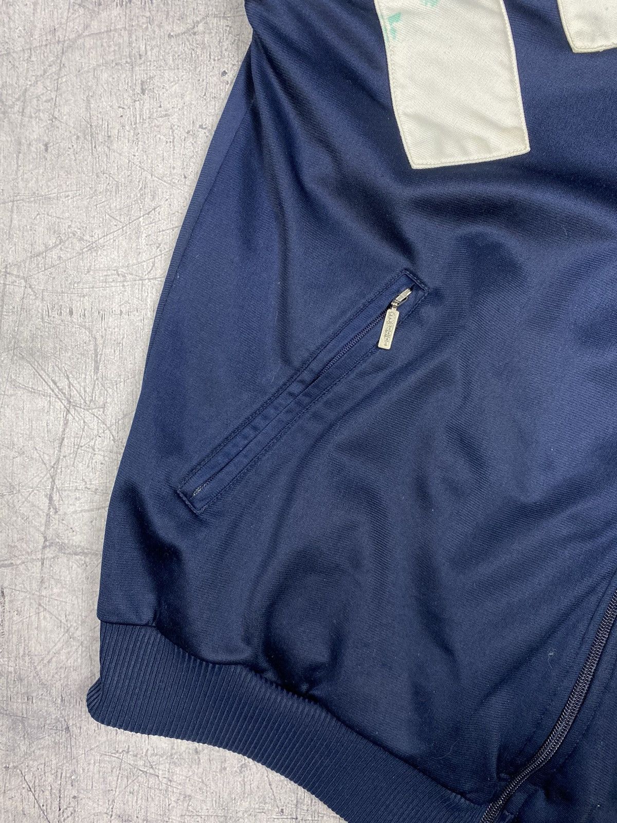 Adidas Vintage Adidas Track Jacket Size M Size US M / EU 48-50 / 2 - 6 Thumbnail