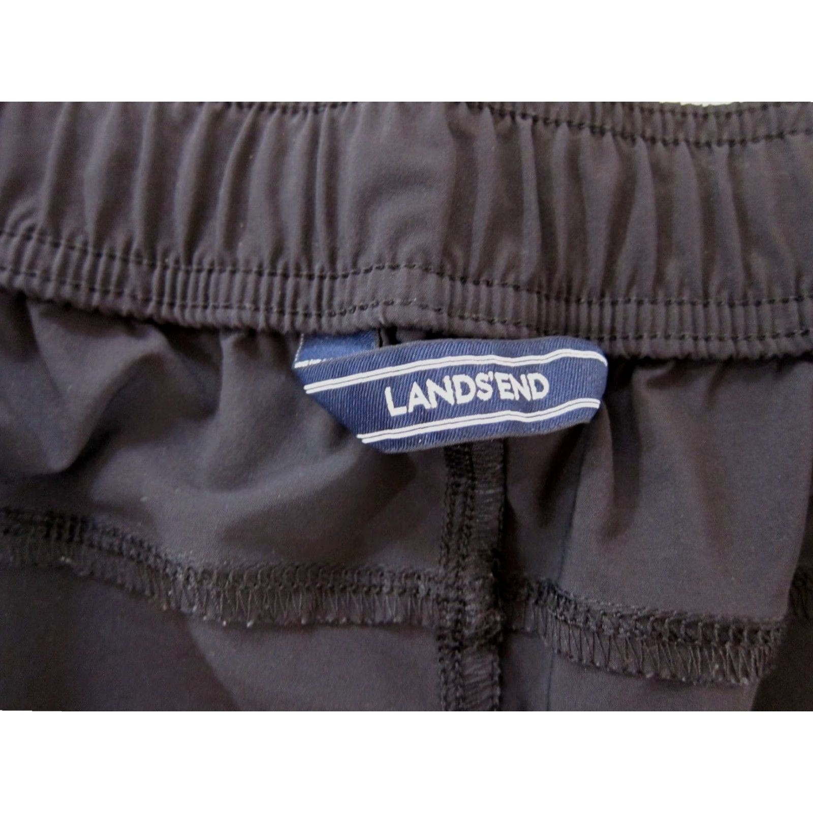 Lands' End Lands' End Black Stretch Workout Lightweight Pocket Running Shorts Women XL 26W Side Pockets 86% polyester 14% spandex Vintage? (No) Size 40" / US 18 - 5 Thumbnail