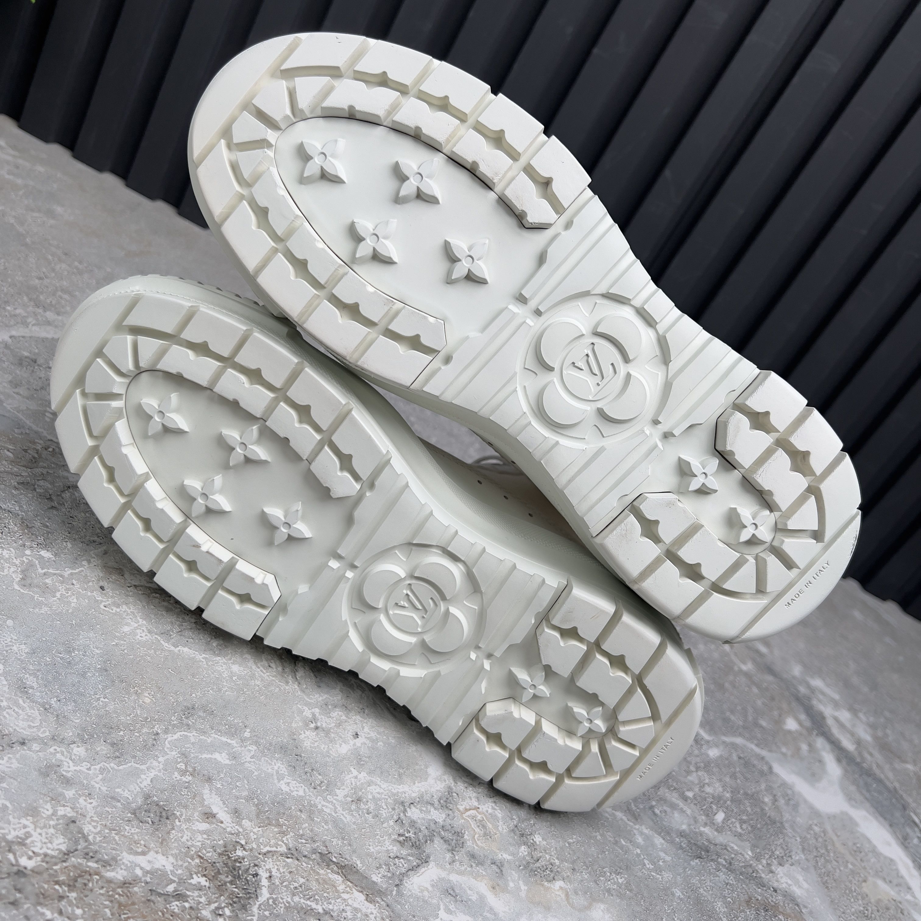 Louis Vuitton Louis Vuitton Squad Chunky Sneaker Boot Converse Monogram Size US 9 / IT 39 - 8 Thumbnail