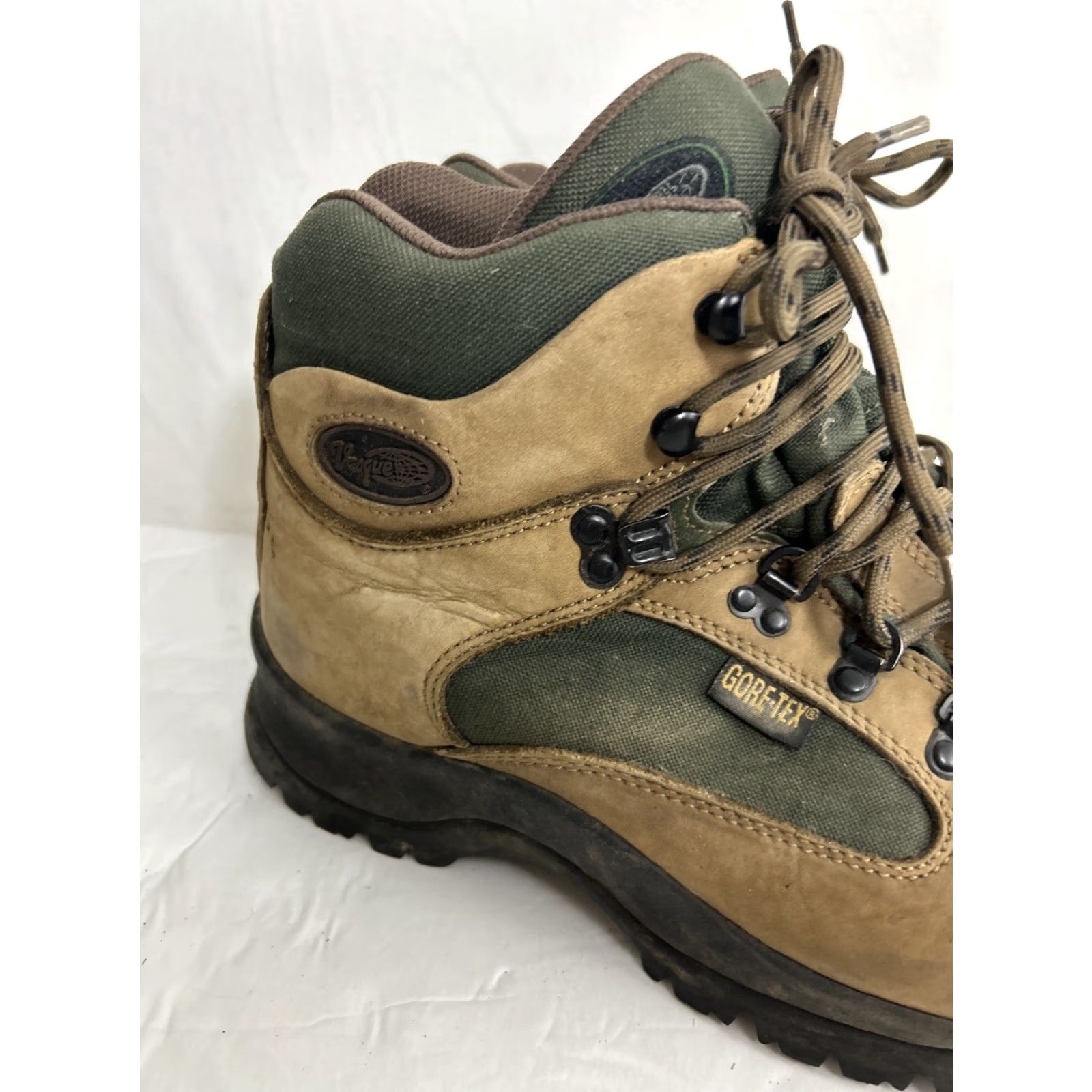 Vasque Vasque Skywalk Boots Mens 9 Brown Leather Lug Olive GTX Tri V VASQUE 7190 Skywalk Tri V Lug Brown Leather w/Olive Hiking Boots GTX Size US 9 / IT 39 - 4 Thumbnail