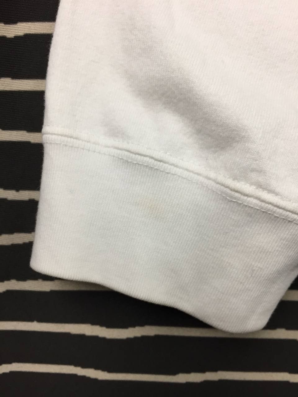Uniqlo Uniqlo UT x Alex Olson Skater Collection Flower Hour Tee Size US L / EU 52-54 / 3 - 8 Thumbnail