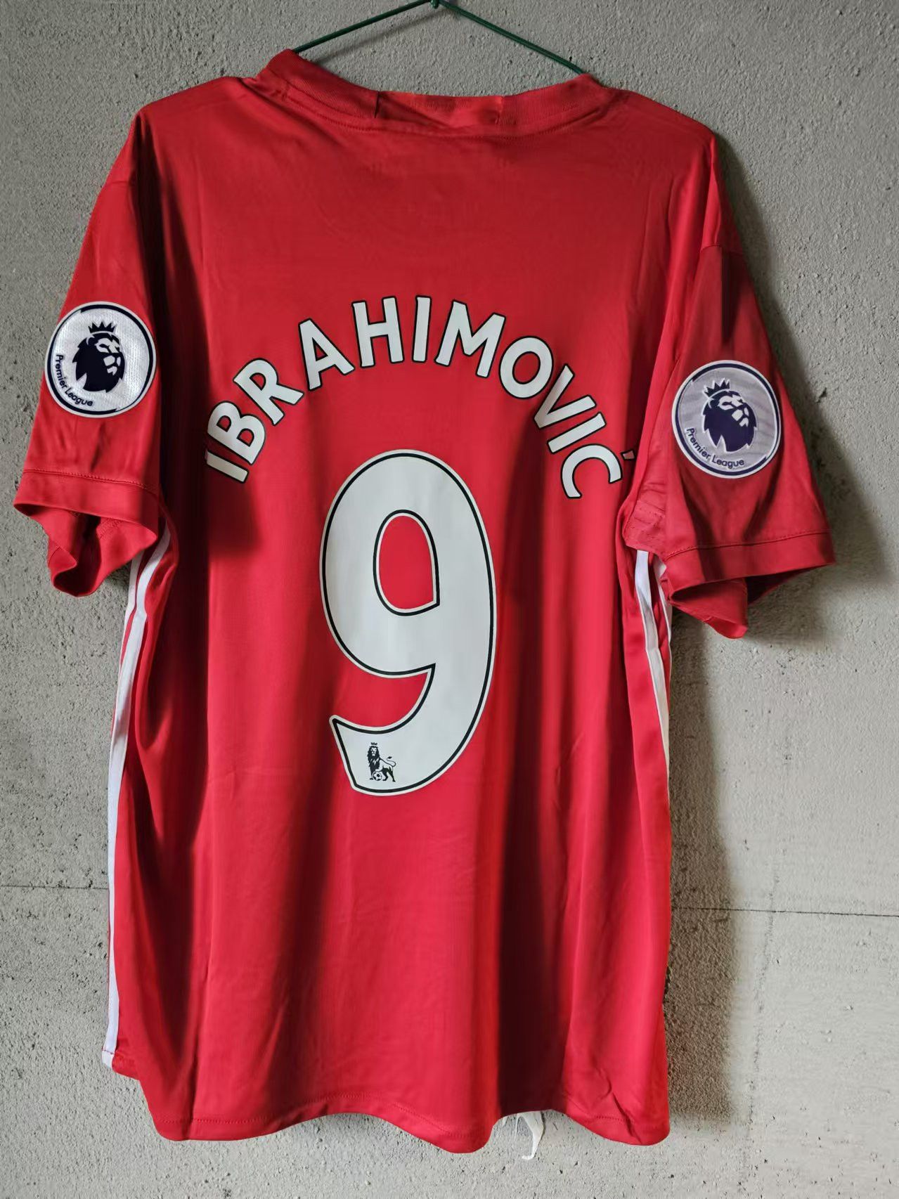 Other 2016 17 MUFC 9 Ibrahimović Jersey Home L Size US L / EU 52-54 / 3 - 1 Thumbnail
