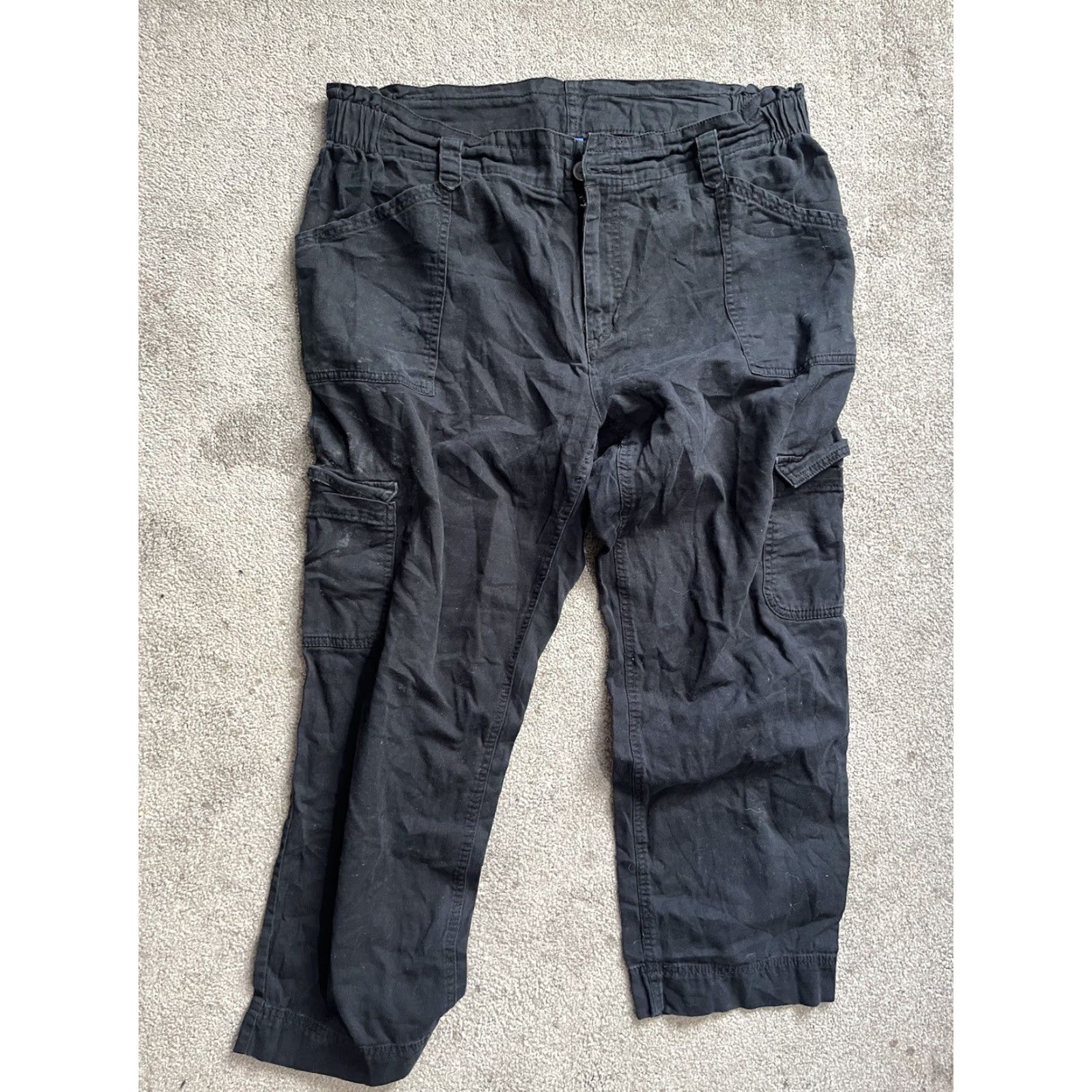 Old Navy Old Navy Cargo Pants Women’s L Black Low Rise Cuffed Cropped Distressed Size 36" / US 14 / IT 50 - 2 Thumbnail
