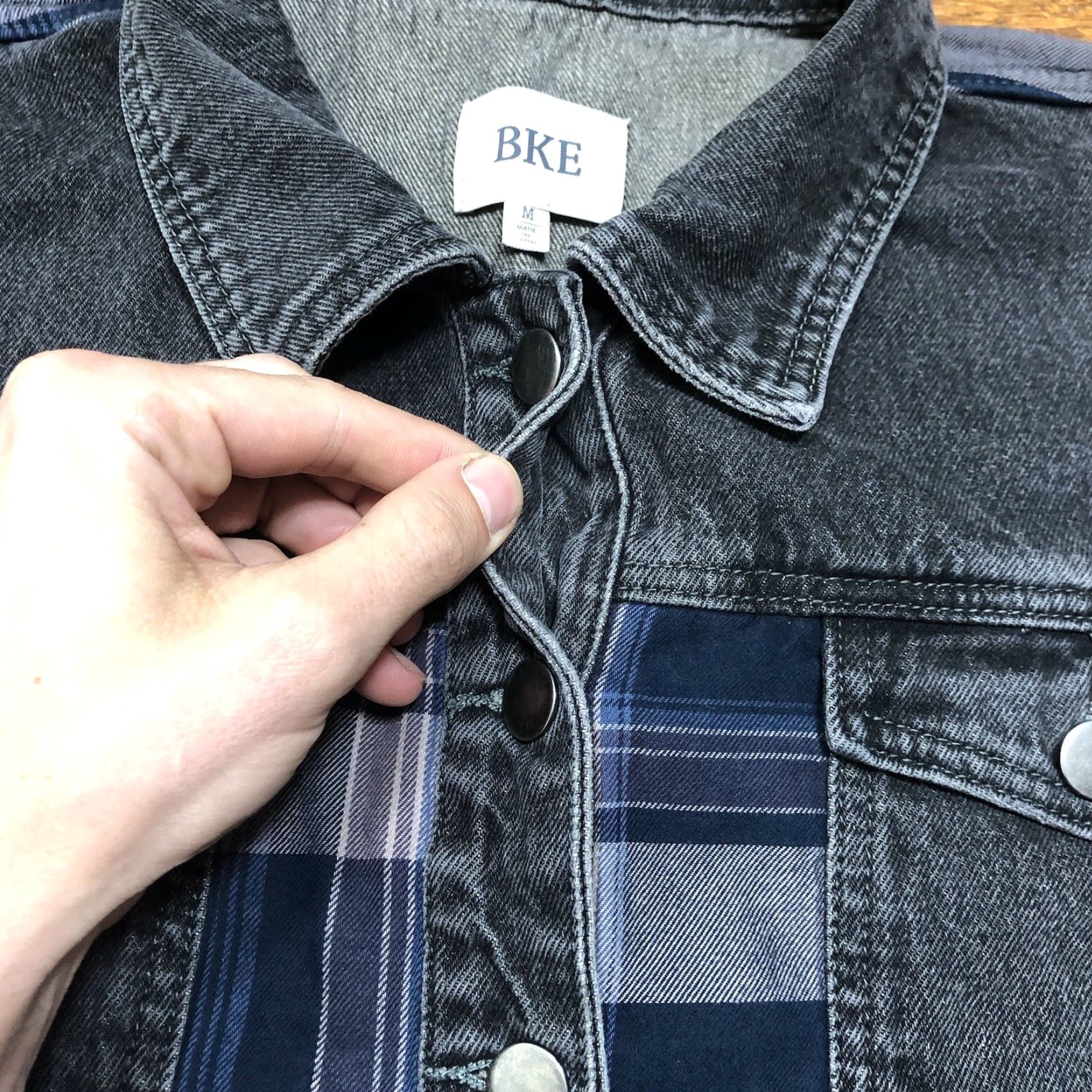 Vintage BKE Jacket Womens Medium Denim Plaid Boho Trucker Black Blue Casual Travel Shirt Jacket Womens M Black Denim Plaid Bohemian Classic Biker Collared Size 32" / US 10 / IT 46 - 4 Thumbnail