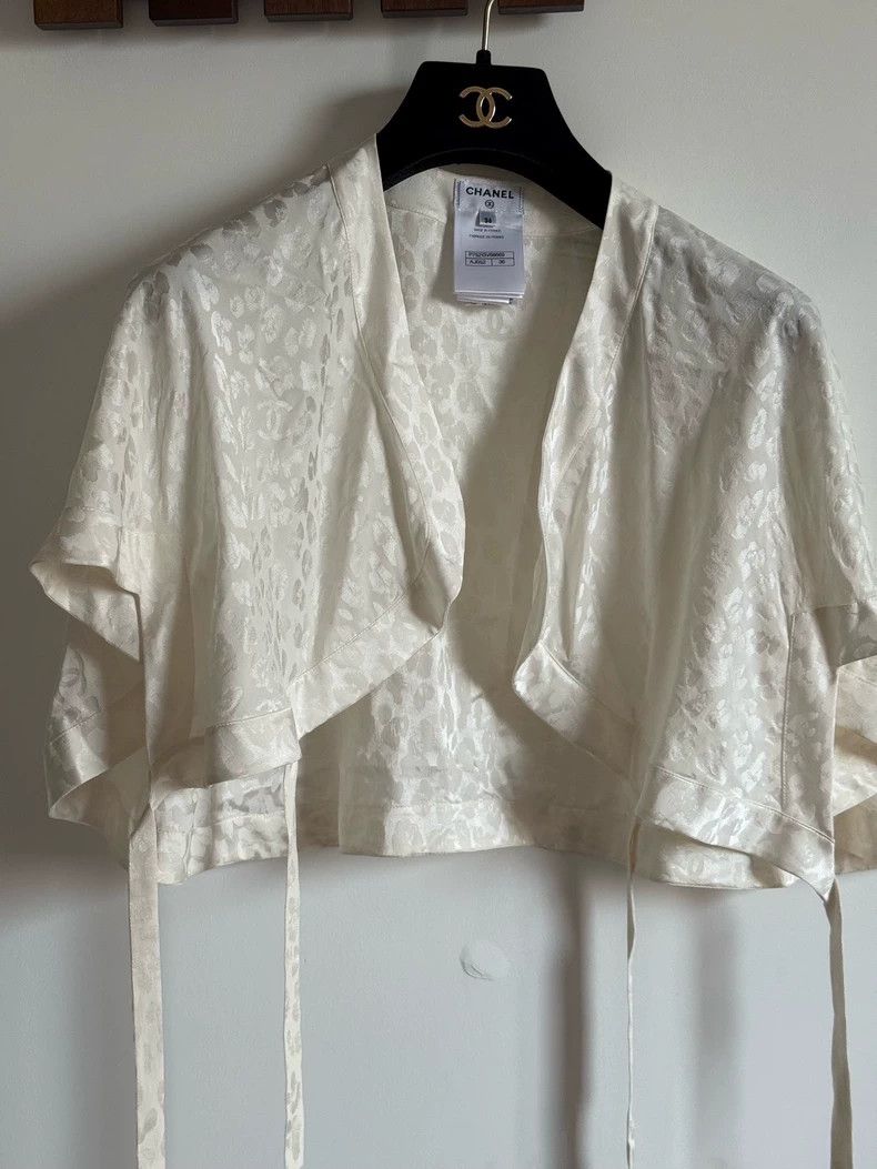Chanel Chanel 23A white dark pattern lapel cloak silk cardigan sh Size XS / US 0-2 / IT 36-38 - 1 Thumbnail