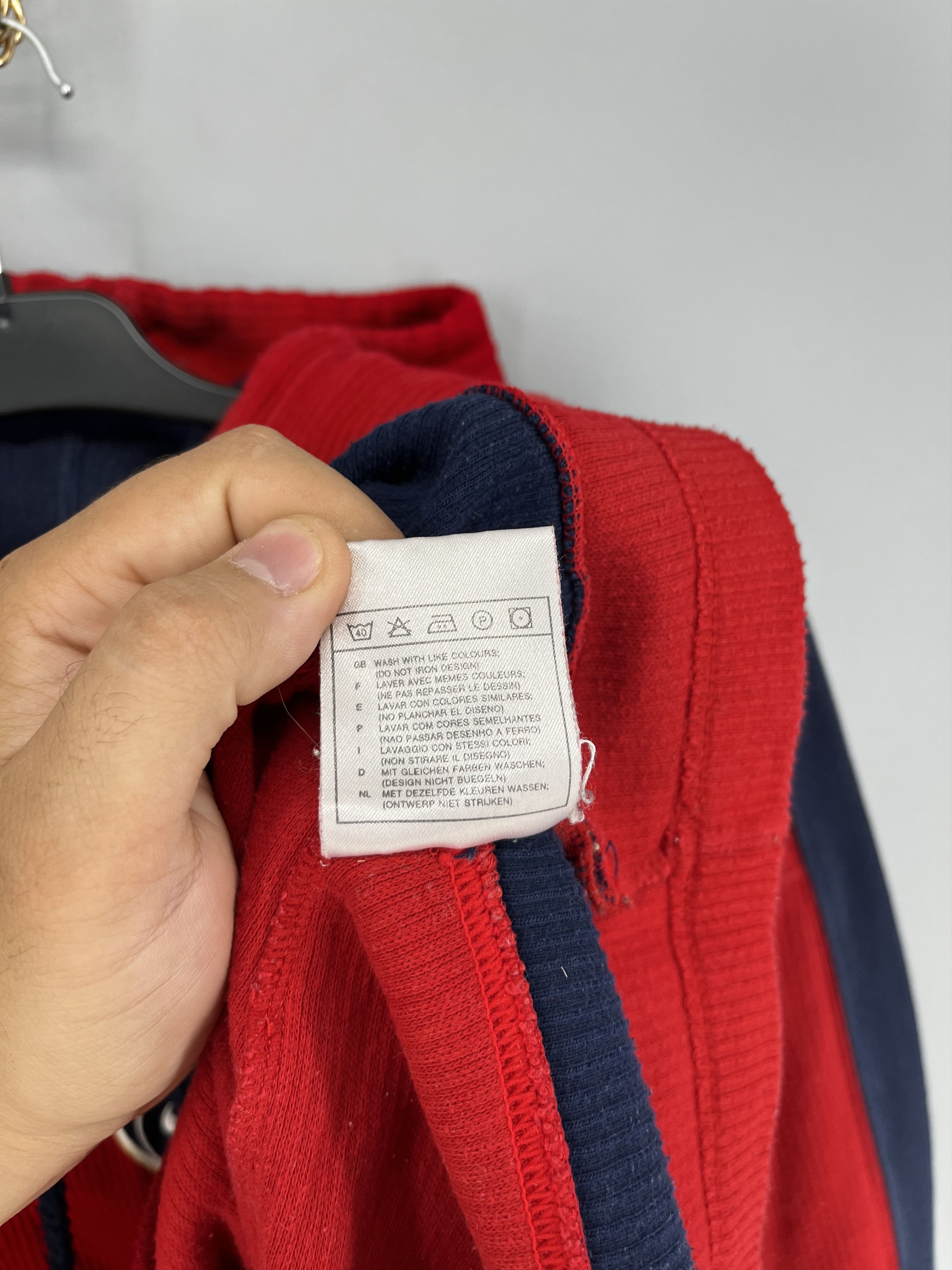 Nike Rare Vintage Nike Hoodie – Essential 2000s Streetwear (L) Size US L / EU 52-54 / 3 - 13 Thumbnail