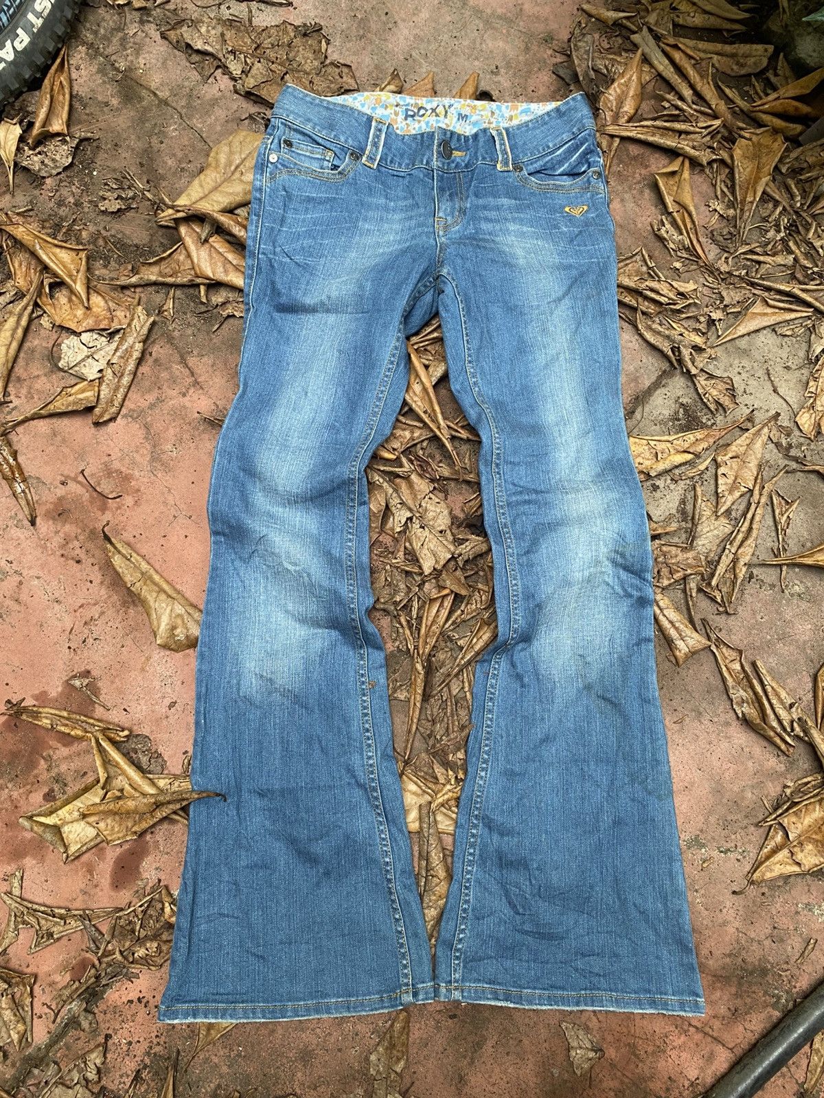 Juicy Couture Y2k Roxy Flare bell bottom jeans with script on back pocket Size 28" / US 6 / IT 42 - 2 Thumbnail