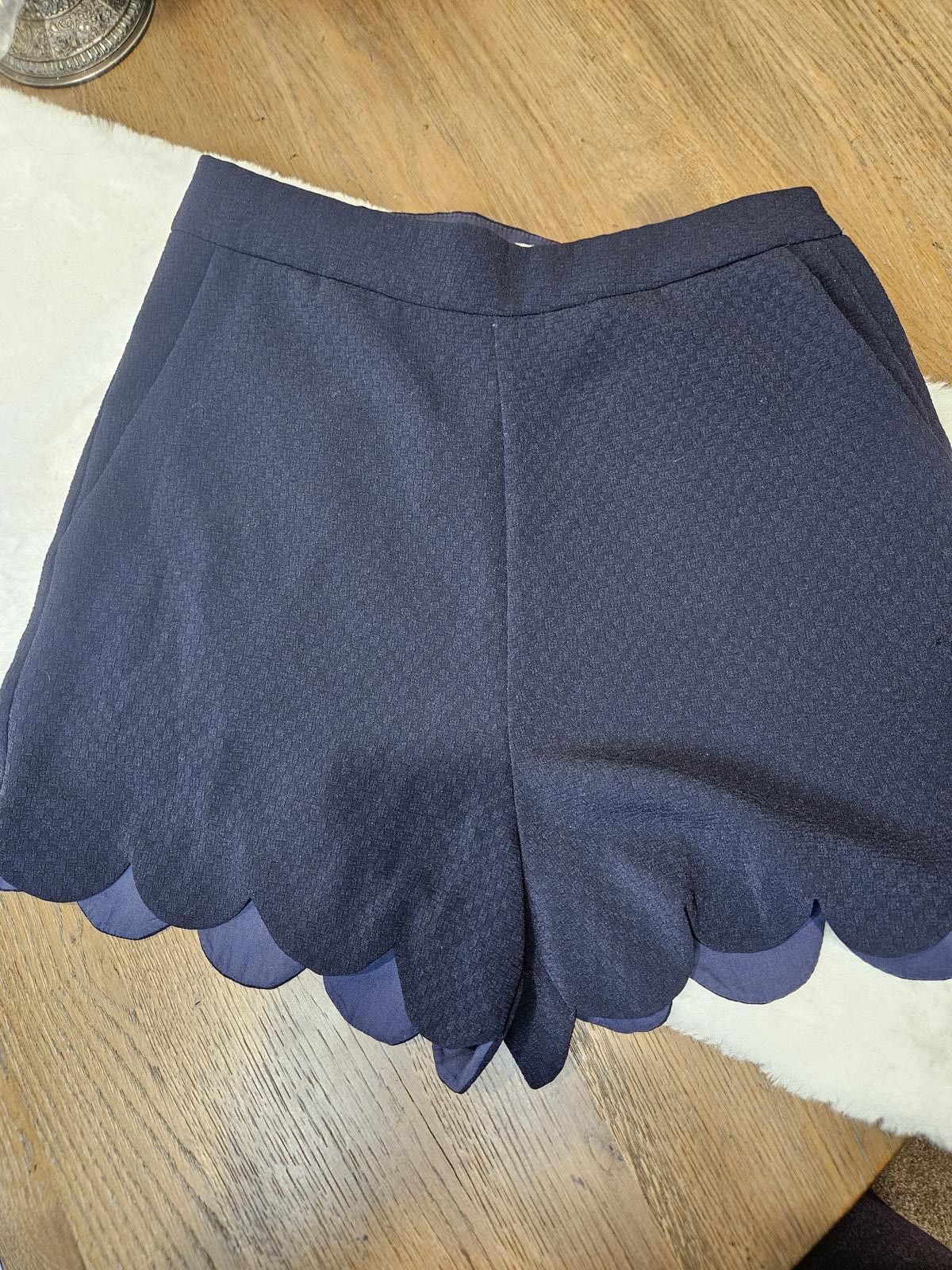 Designer Traffic People Chic Navy Scalloped Shorts #115 Size 28" / US 6 / IT 42 - 1 Thumbnail