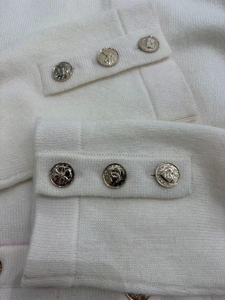 Chanel Chanel Multi-element button white knitted cardigan coat Size XS / US 0-2 / IT 36-38 - 4 Thumbnail