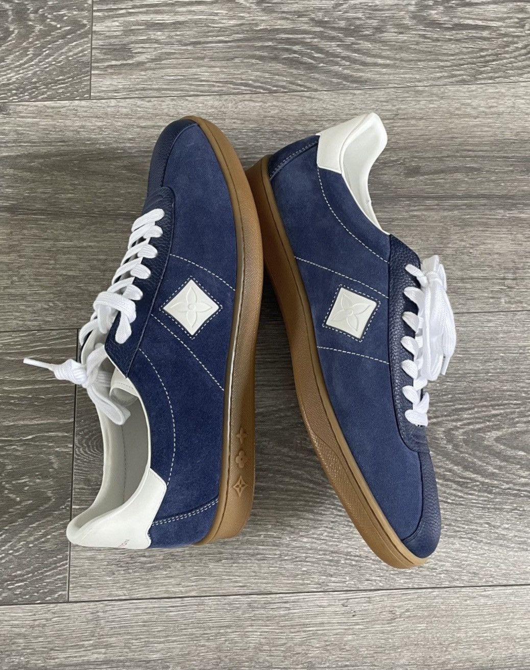 Louis Vuitton Louis Vuitton Low Top Sneakers Size US 9.5 / EU 42-43 - 1 Thumbnail