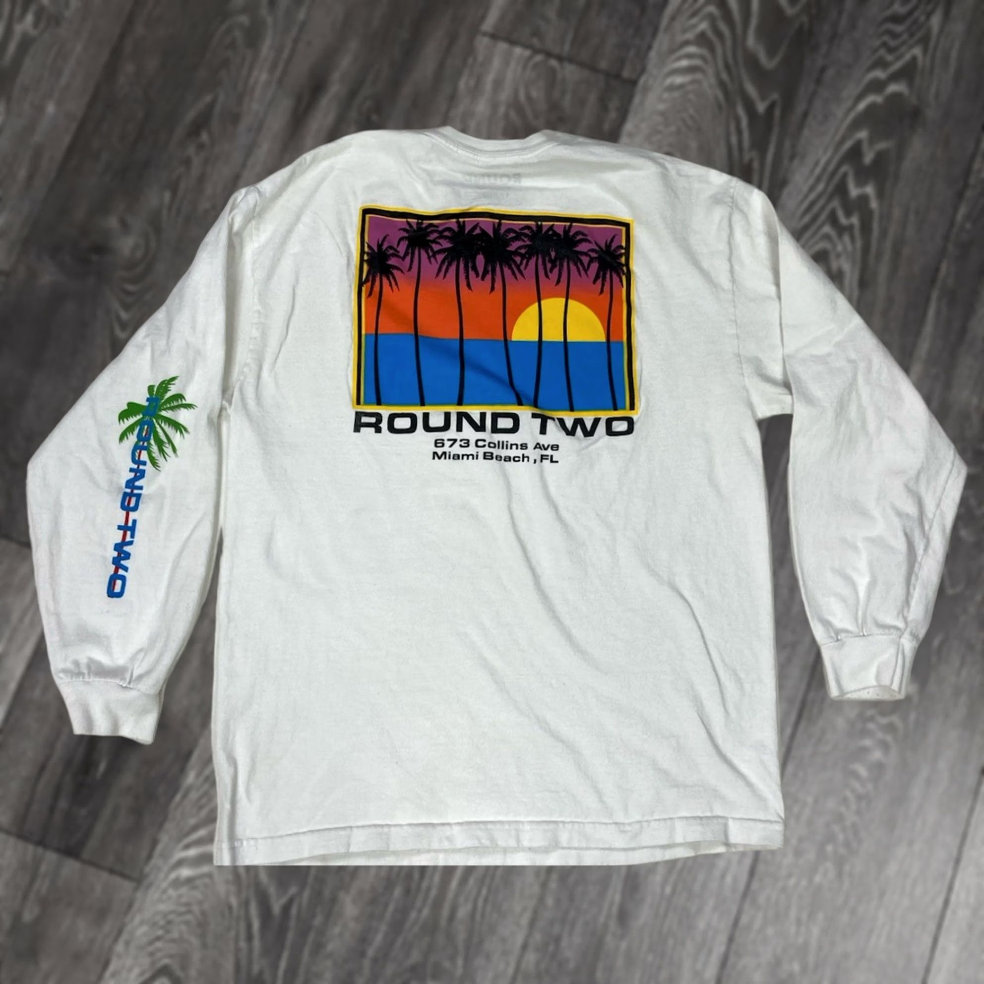 Round Two VINTAGE Round Two Miami Graphic T-shirt Men L White Long Sleeve Crew Neck Logo City USA 90s Mens Size US L / EU 52-54 / 3 - 1 Thumbnail