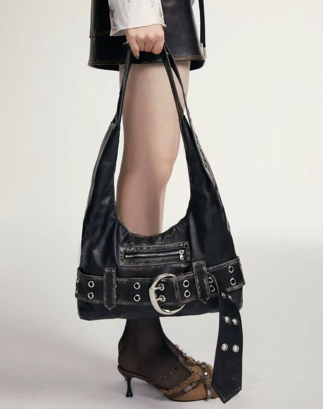 Leather × Vintage Rivet Buckle PU Handbag Shoulder Bag Punks Y2K Size ONE SIZE - 1 Thumbnail